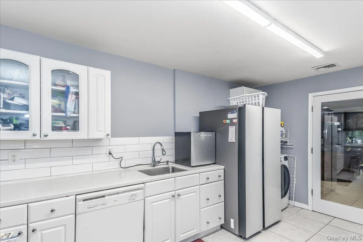 1091 Westminster Avenue, Huntington, NY, 5 Bedrooms Bedrooms, 9 Rooms Rooms,4 BathroomsBathrooms,Residential,For Rent,Westminster,0,1038771 1091 Westminster Avenue, Huntington, NY, 5 Bedrooms Bedrooms, 9 Rooms Rooms,4 BathroomsBathrooms,Residential,For Rent,Westminster,0,1038771