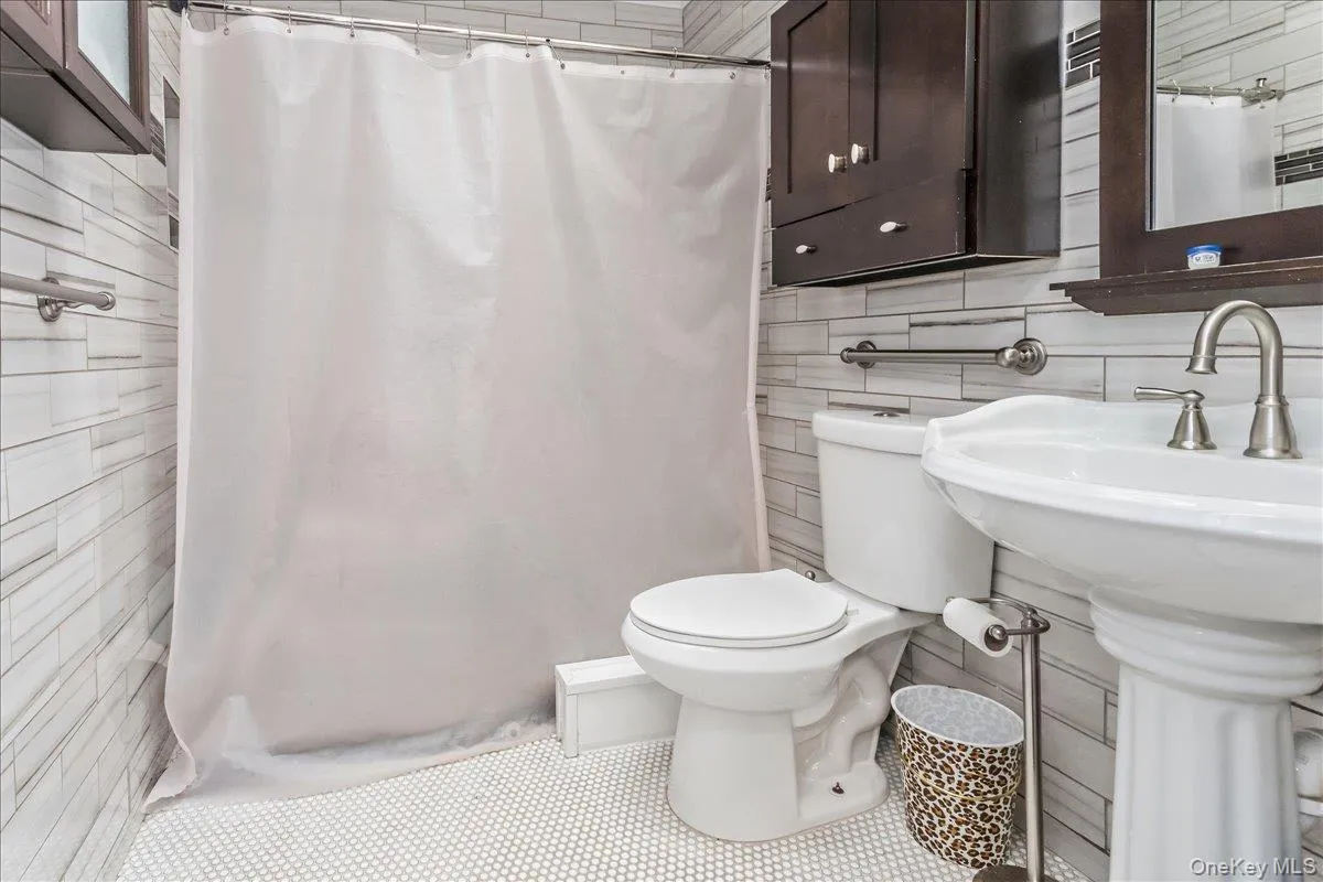 1091 Westminster Avenue, Huntington, NY, 5 Bedrooms Bedrooms, 9 Rooms Rooms,4 BathroomsBathrooms,Residential,For Rent,Westminster,0,1038771 1091 Westminster Avenue, Huntington, NY, 5 Bedrooms Bedrooms, 9 Rooms Rooms,4 BathroomsBathrooms,Residential,For Rent,Westminster,0,1038771