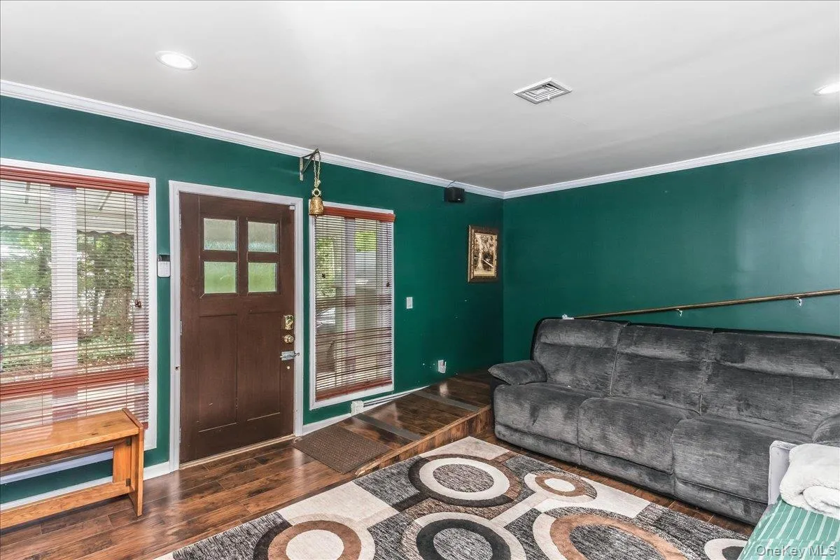 1091 Westminster Avenue, Huntington, NY, 5 Bedrooms Bedrooms, 9 Rooms Rooms,4 BathroomsBathrooms,Residential,For Rent,Westminster,0,1038771 1091 Westminster Avenue, Huntington, NY, 5 Bedrooms Bedrooms, 9 Rooms Rooms,4 BathroomsBathrooms,Residential,For Rent,Westminster,0,1038771