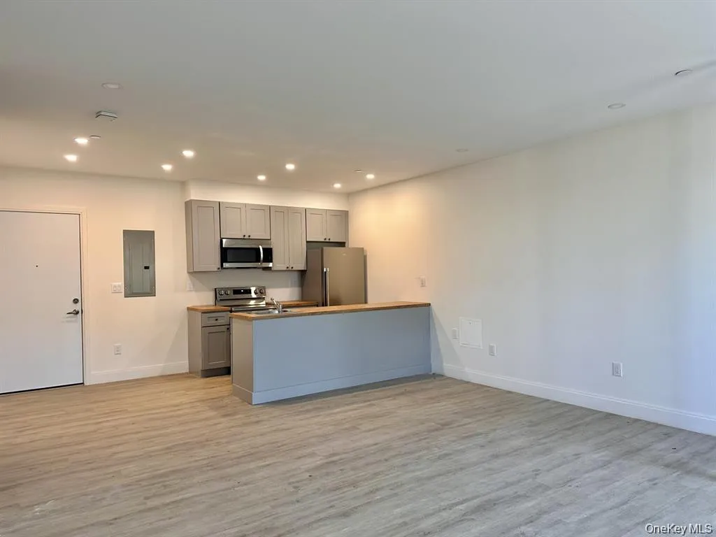 362 MERRICK Road, Hempstead, NY, 1 Bedroom Bedrooms, 3 Rooms Rooms,1 BathroomBathrooms,Residential Lease,For Rent,MERRICK,0,1038772 362 MERRICK Road, Hempstead, NY, 1 Bedroom Bedrooms, 3 Rooms Rooms,1 BathroomBathrooms,Residential Lease,For Rent,MERRICK,0,1038772