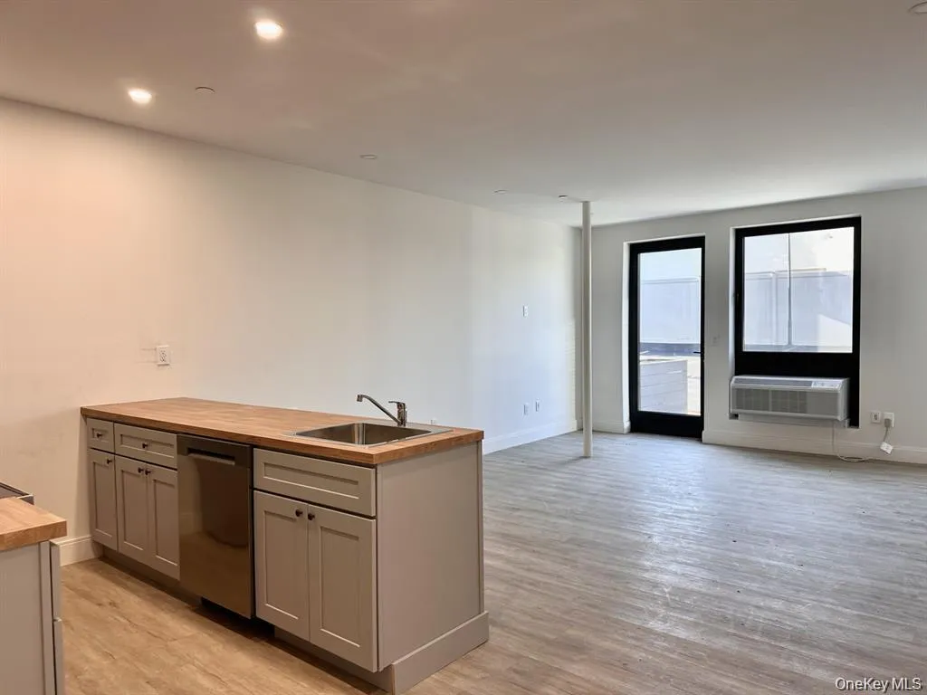 362 MERRICK Road, Hempstead, NY, 1 Bedroom Bedrooms, 3 Rooms Rooms,1 BathroomBathrooms,Residential Lease,For Rent,MERRICK,0,1038772 362 MERRICK Road, Hempstead, NY, 1 Bedroom Bedrooms, 3 Rooms Rooms,1 BathroomBathrooms,Residential Lease,For Rent,MERRICK,0,1038772