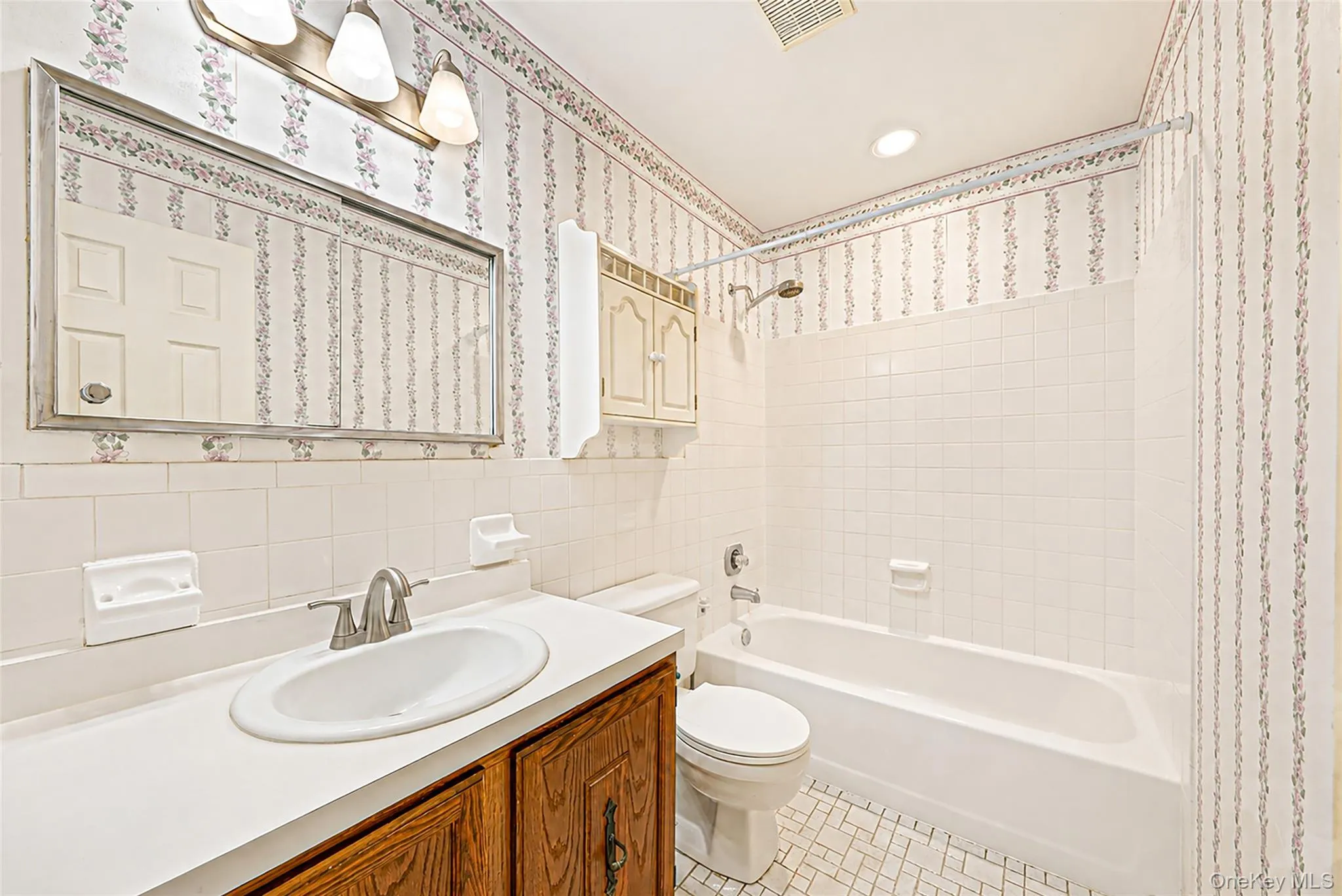 32 Rutland Road, Brookhaven, NY, 3 Bedrooms Bedrooms, 5 Rooms Rooms,1 BathroomBathrooms,Residential,For Rent,Rutland,0,1038776 32 Rutland Road, Brookhaven, NY, 3 Bedrooms Bedrooms, 5 Rooms Rooms,1 BathroomBathrooms,Residential,For Rent,Rutland,0,1038776
