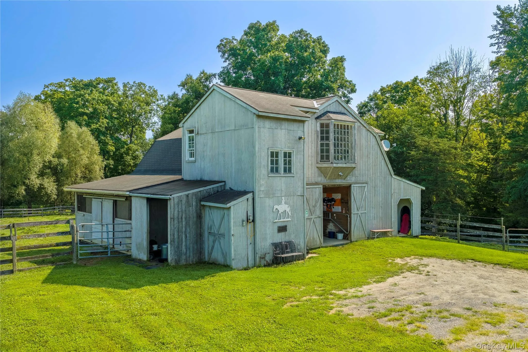 4 exterior stalls, 2 on each side of the barn. 4 exterior stalls, 2 on each side of the barn.