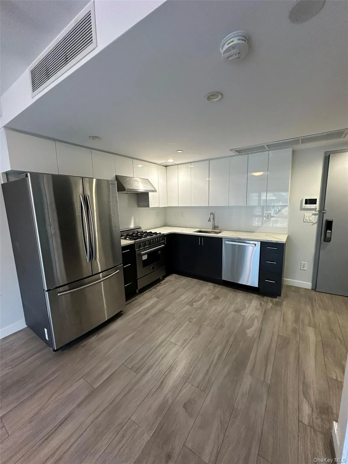 9745 63rd Drive, New York, NY, 1 Bedroom Bedrooms, 2 Rooms Rooms,1 BathroomBathrooms,Residential,For Rent,63rd,0,1038792 9745 63rd Drive, New York, NY, 1 Bedroom Bedrooms, 2 Rooms Rooms,1 BathroomBathrooms,Residential,For Rent,63rd,0,1038792