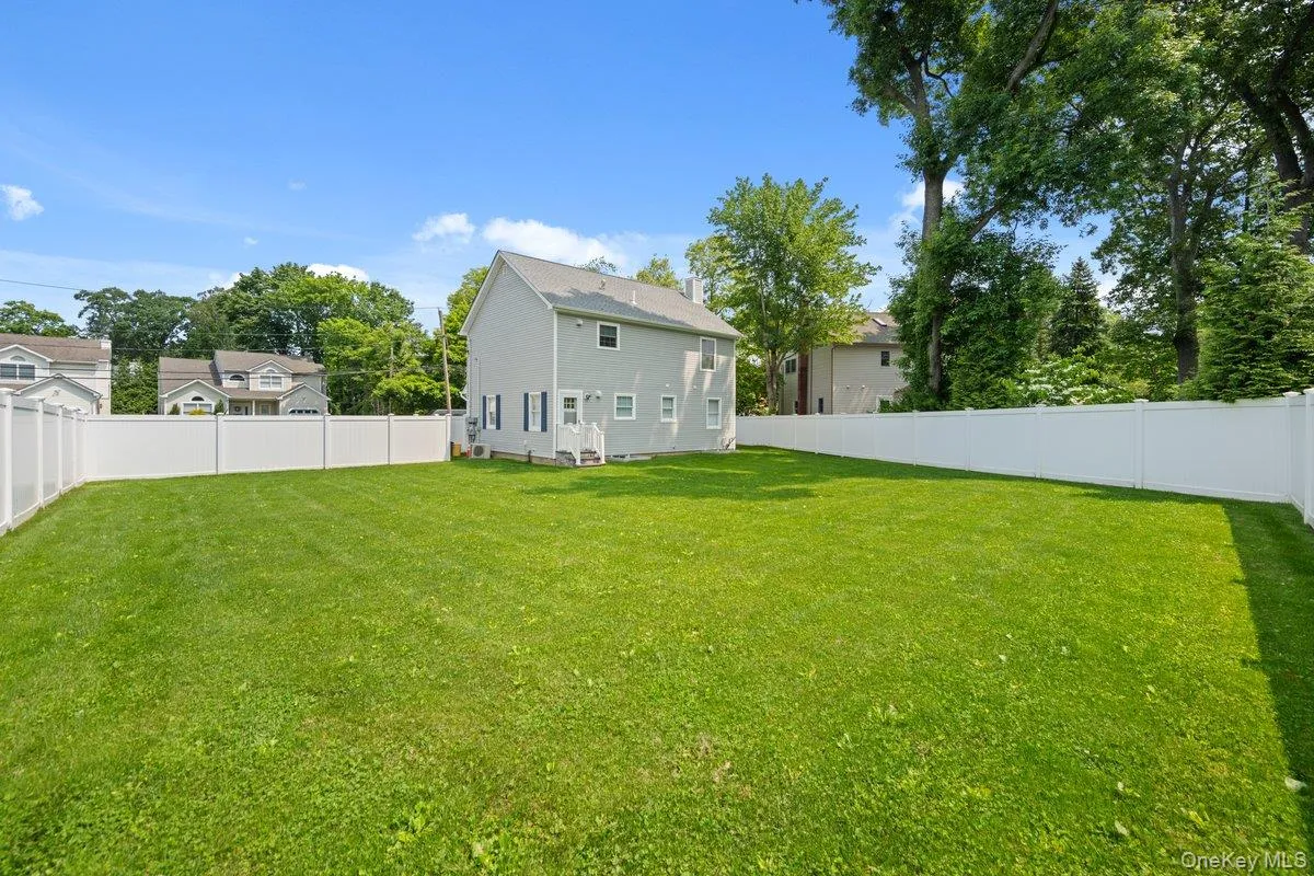 25 Lorraine, Huntington, NY, 4 Bedrooms Bedrooms, 6 Rooms Rooms,2 BathroomsBathrooms,Residential Lease,For Rent,Lorraine,0,1038799 25 Lorraine, Huntington, NY, 4 Bedrooms Bedrooms, 6 Rooms Rooms,2 BathroomsBathrooms,Residential Lease,For Rent,Lorraine,0,1038799