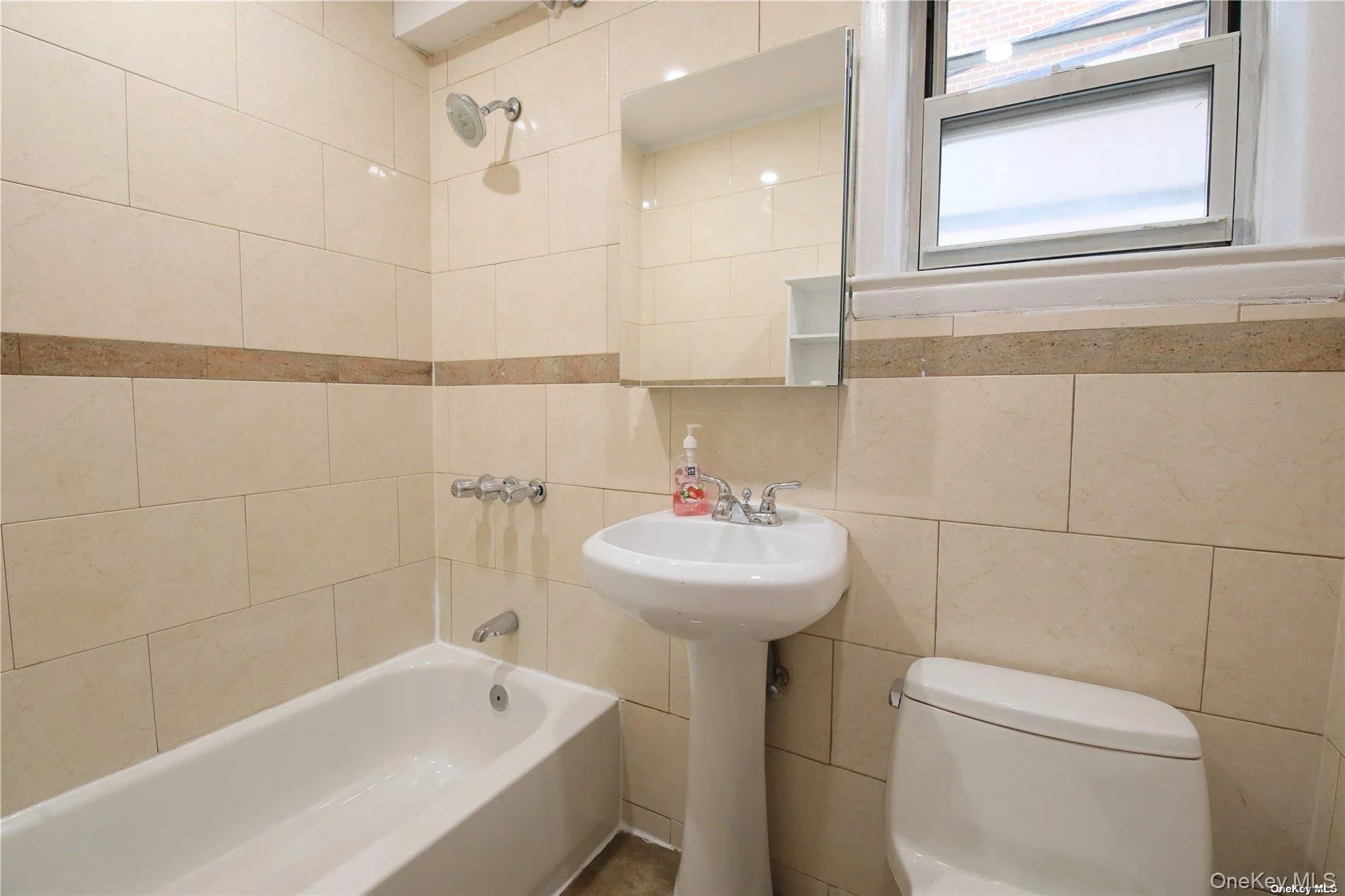750 Broadway, Long Beach, NY, 2 Bedrooms Bedrooms, 4 Rooms Rooms,1 BathroomBathrooms,Residential Lease,For Rent,Broadway,0,1038802 750 Broadway, Long Beach, NY, 2 Bedrooms Bedrooms, 4 Rooms Rooms,1 BathroomBathrooms,Residential Lease,For Rent,Broadway,0,1038802
