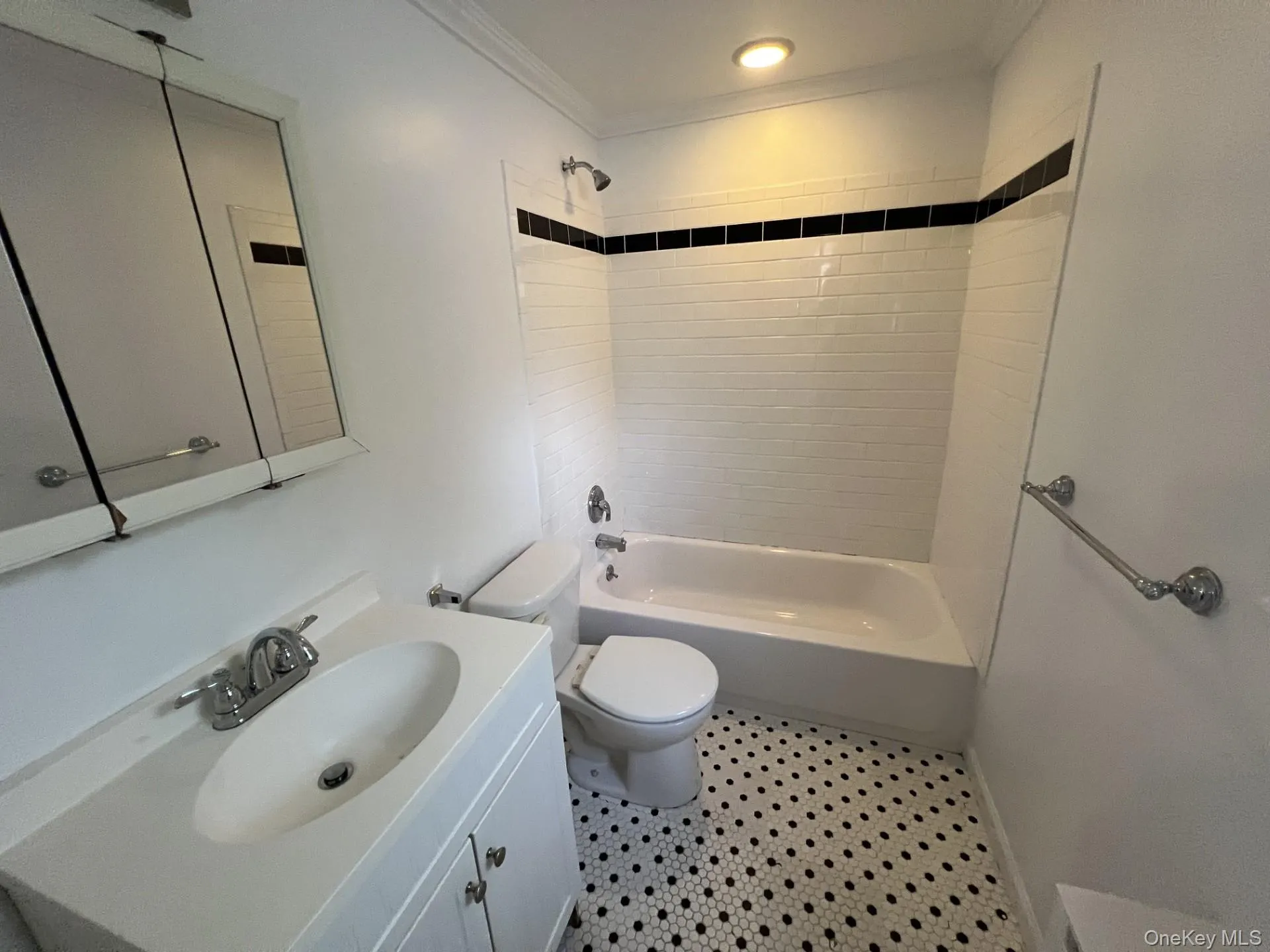 166A Frost Pond, Oyster Bay, NY, 1 Bedroom Bedrooms, 3 Rooms Rooms,1 BathroomBathrooms,Residential Lease,For Rent,Frost Pond,0,1038806 166A Frost Pond, Oyster Bay, NY, 1 Bedroom Bedrooms, 3 Rooms Rooms,1 BathroomBathrooms,Residential Lease,For Rent,Frost Pond,0,1038806
