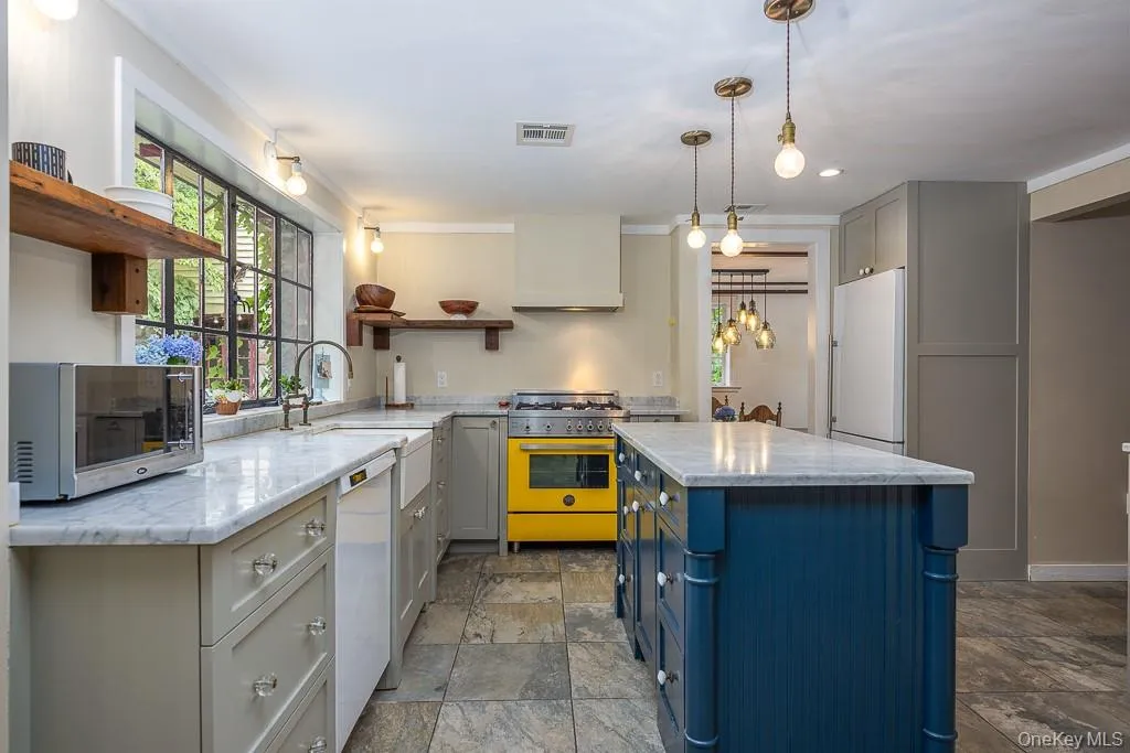 75 Van Houten Fields, Clarkstown, NY, 4 Bedrooms Bedrooms, 8 Rooms Rooms,2 BathroomsBathrooms,Residential Lease,For Rent,Van Houten,0,1038809 75 Van Houten Fields, Clarkstown, NY, 4 Bedrooms Bedrooms, 8 Rooms Rooms,2 BathroomsBathrooms,Residential Lease,For Rent,Van Houten,0,1038809