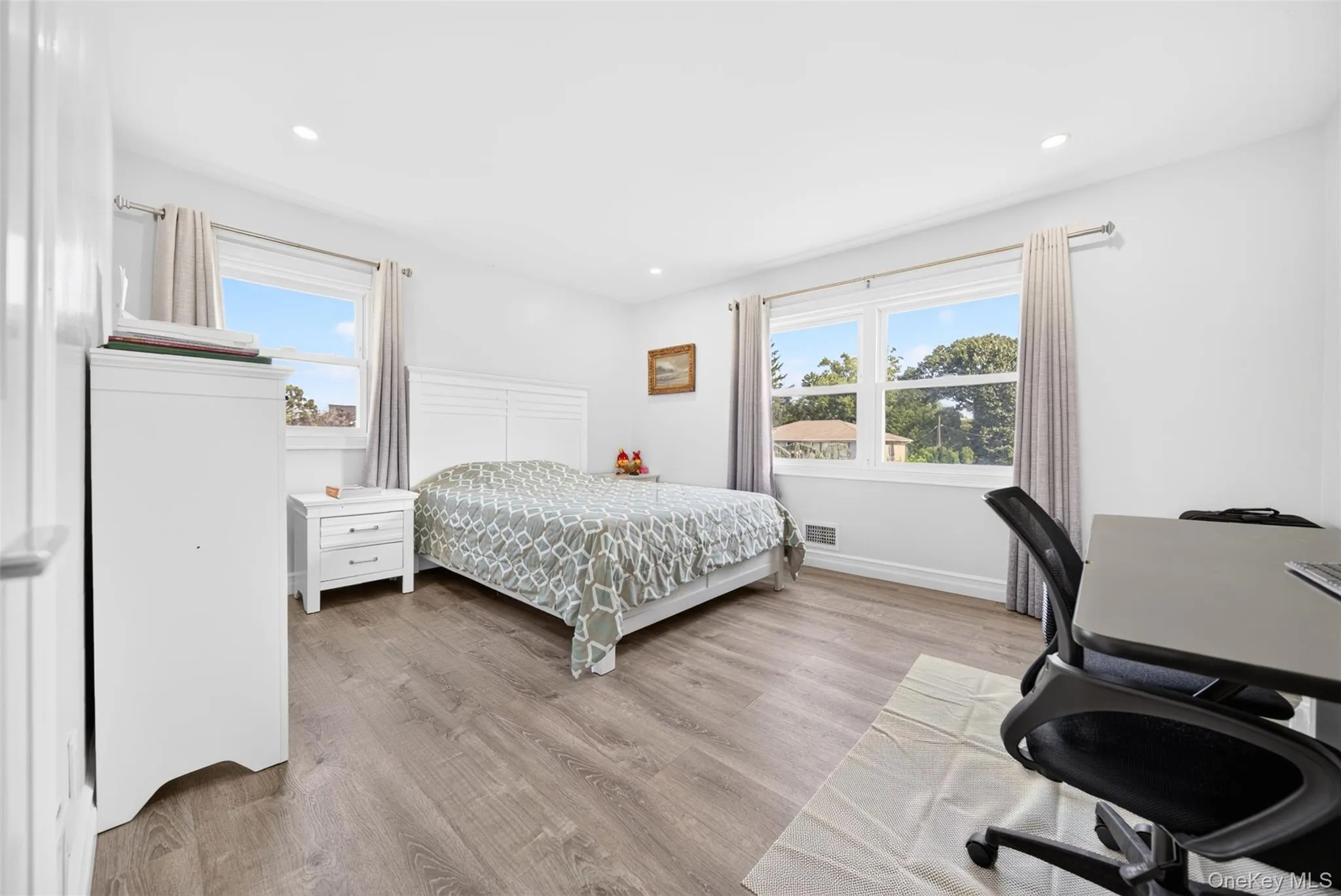 2 Foxhurst Court, North Hempstead, NY, 4 Bedrooms Bedrooms, 10 Rooms Rooms,2 BathroomsBathrooms,Residential,For Rent,Foxhurst,0,1038820 2 Foxhurst Court, North Hempstead, NY, 4 Bedrooms Bedrooms, 10 Rooms Rooms,2 BathroomsBathrooms,Residential,For Rent,Foxhurst,0,1038820