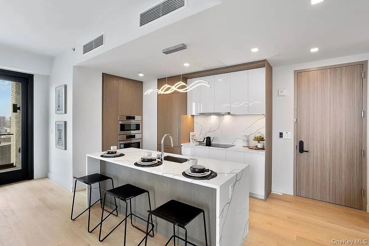 4530 Pearson Street, New York, NY, 3 Bedrooms Bedrooms, 6 Rooms Rooms,2 BathroomsBathrooms,Residential Lease,For Rent,Pearson,0,1038828 4530 Pearson Street, New York, NY, 3 Bedrooms Bedrooms, 6 Rooms Rooms,2 BathroomsBathrooms,Residential Lease,For Rent,Pearson,0,1038828