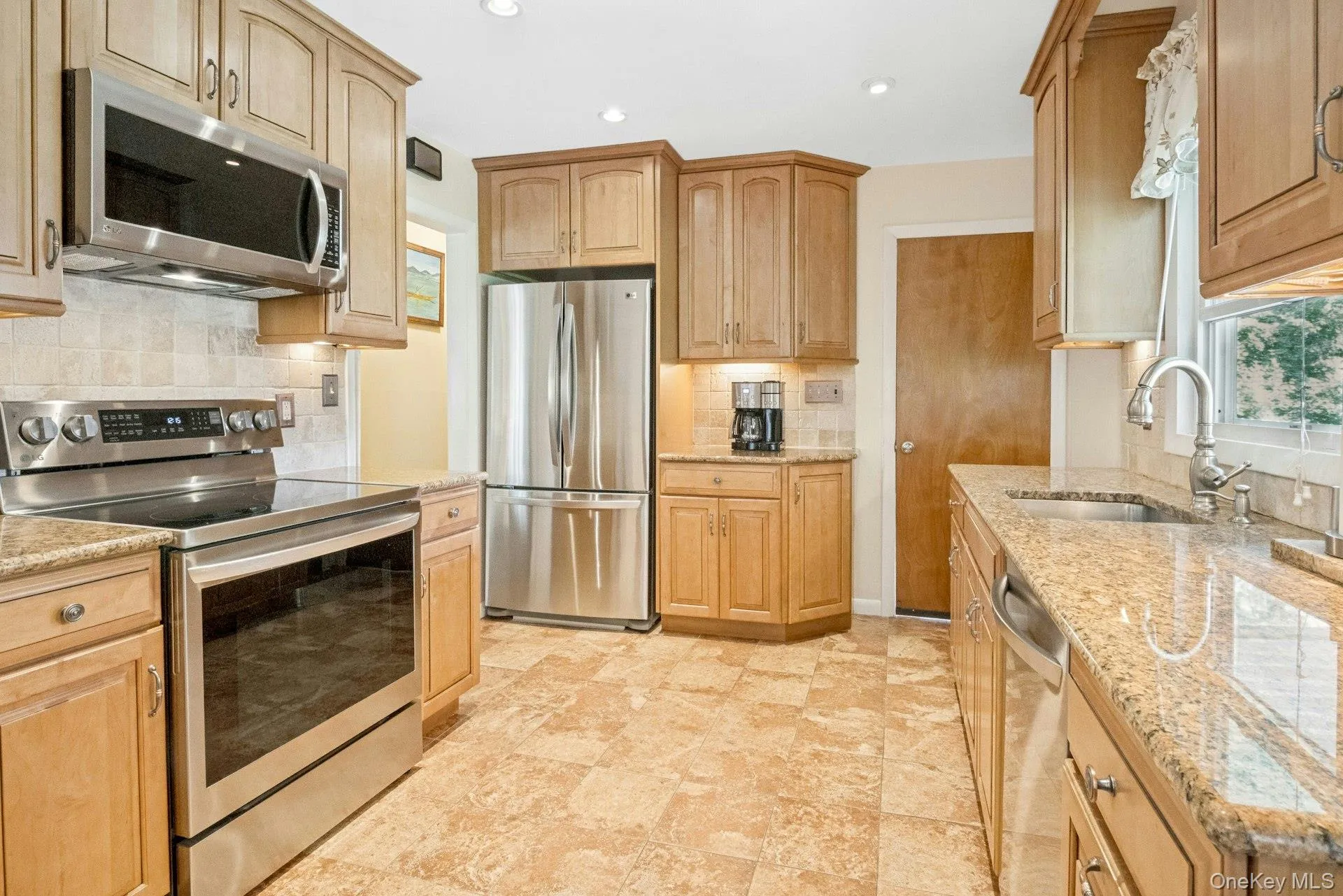 Beautiful kitchen with granite counters, stainless steel appliances and ample cabinet space. Beautiful kitchen with granite counters, stainless steel appliances and ample cabinet space.