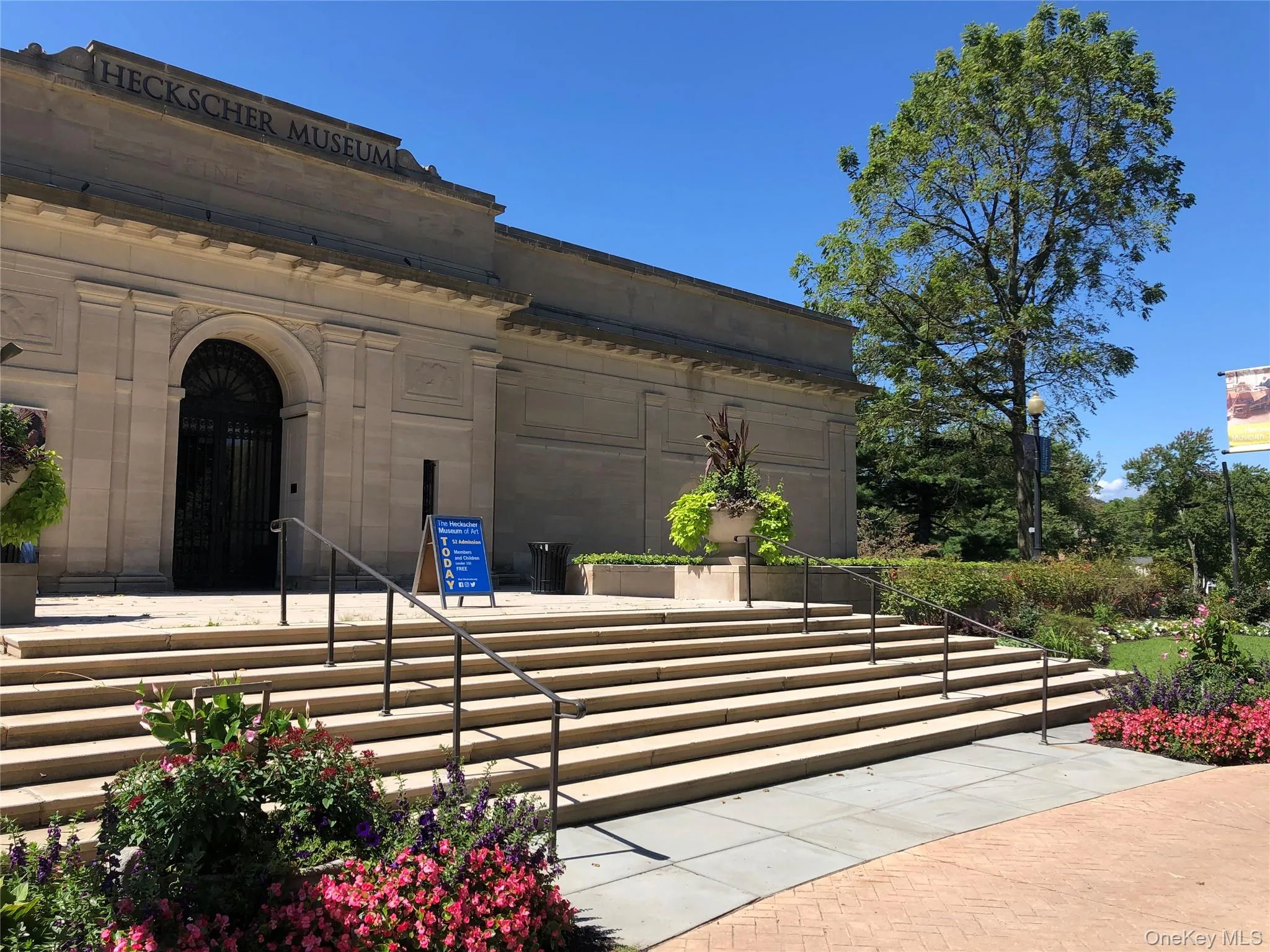 Nearby Heckscher Museum Nearby Heckscher Museum