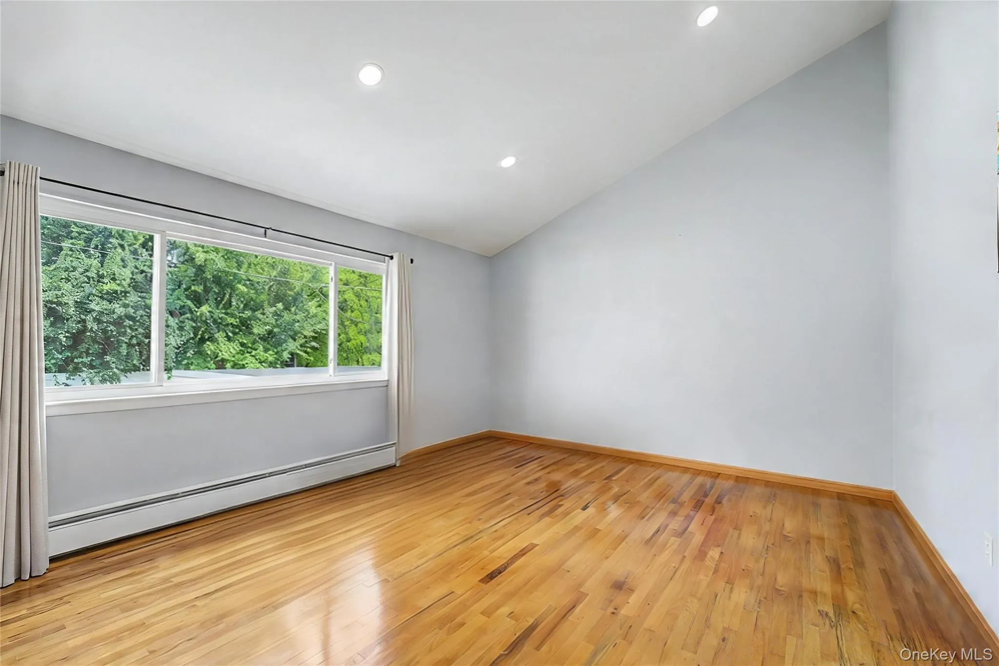 16 Hunt Place, Hempstead, NY, 5 Bedrooms Bedrooms, 7 Rooms Rooms,2 BathroomsBathrooms,Residential,For Rent,Hunt,0,1038840 16 Hunt Place, Hempstead, NY, 5 Bedrooms Bedrooms, 7 Rooms Rooms,2 BathroomsBathrooms,Residential,For Rent,Hunt,0,1038840