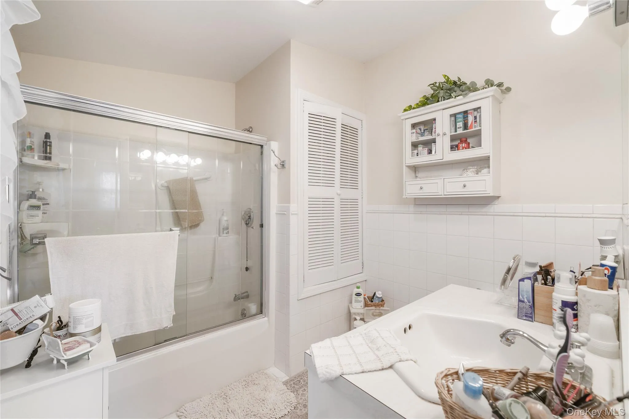 Tub/shower combo Tub/shower combo