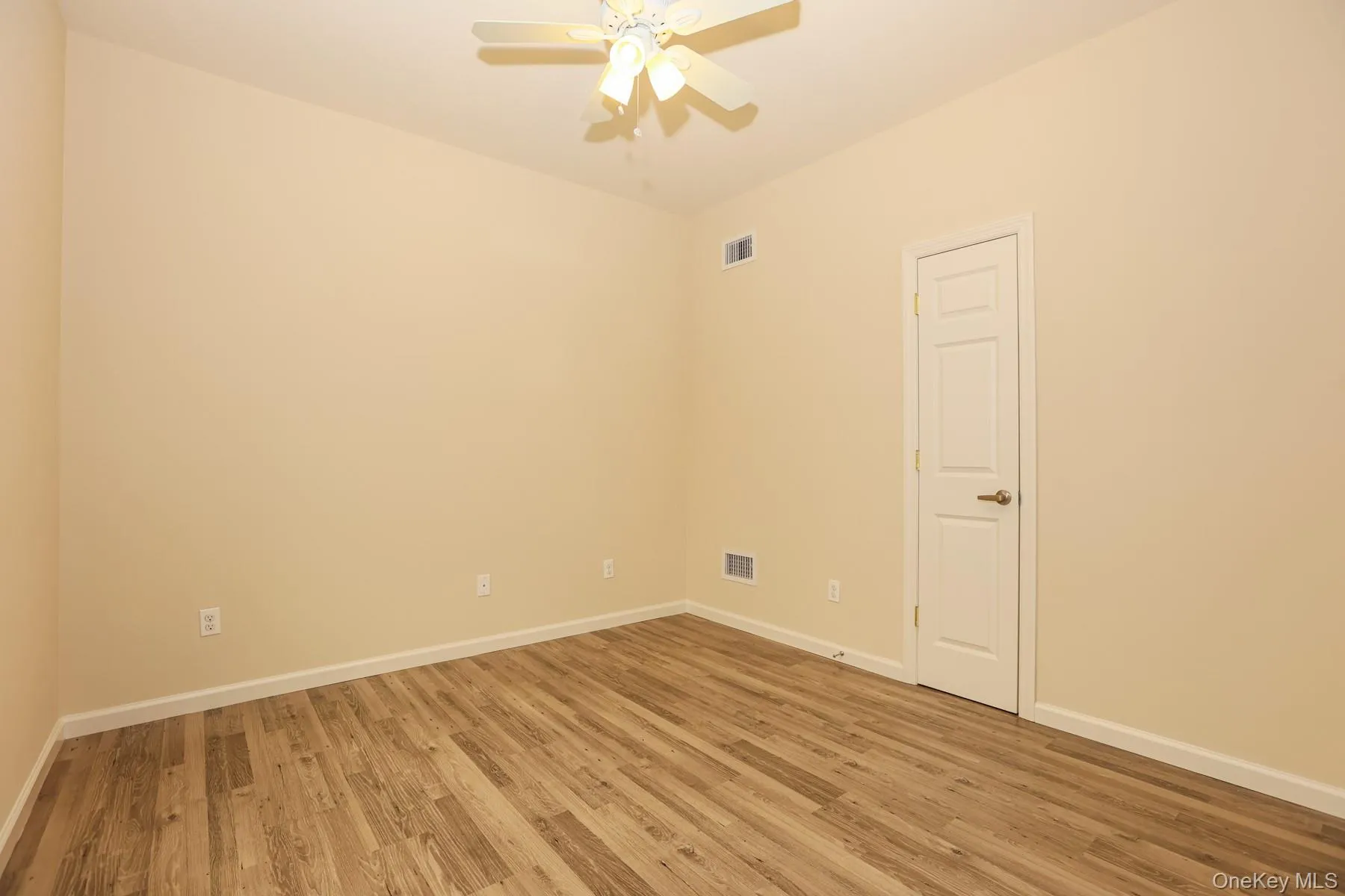 1 Grace Lane, Babylon, NY, 2 Bedrooms Bedrooms, 5 Rooms Rooms,2 BathroomsBathrooms,Residential Lease,For Rent,Grace,0,1038863 1 Grace Lane, Babylon, NY, 2 Bedrooms Bedrooms, 5 Rooms Rooms,2 BathroomsBathrooms,Residential Lease,For Rent,Grace,0,1038863