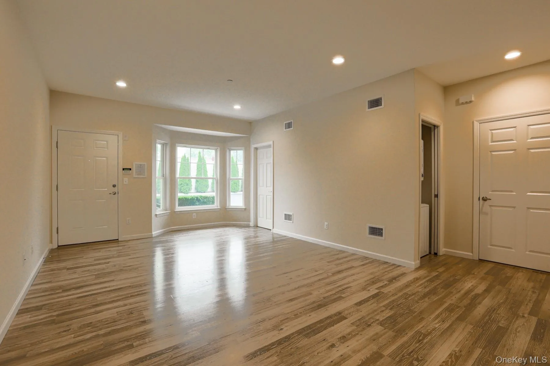 1 Grace Lane, Babylon, NY, 2 Bedrooms Bedrooms, 5 Rooms Rooms,2 BathroomsBathrooms,Residential Lease,For Rent,Grace,0,1038863 1 Grace Lane, Babylon, NY, 2 Bedrooms Bedrooms, 5 Rooms Rooms,2 BathroomsBathrooms,Residential Lease,For Rent,Grace,0,1038863