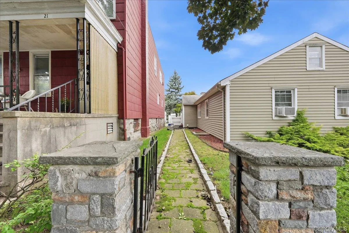 25 Coolidge Avenue, Yonkers, NY, 2 Bedrooms Bedrooms, 8 Rooms Rooms,2 BathroomsBathrooms,Residential,For Rent,Coolidge,0,1038877 25 Coolidge Avenue, Yonkers, NY, 2 Bedrooms Bedrooms, 8 Rooms Rooms,2 BathroomsBathrooms,Residential,For Rent,Coolidge,0,1038877