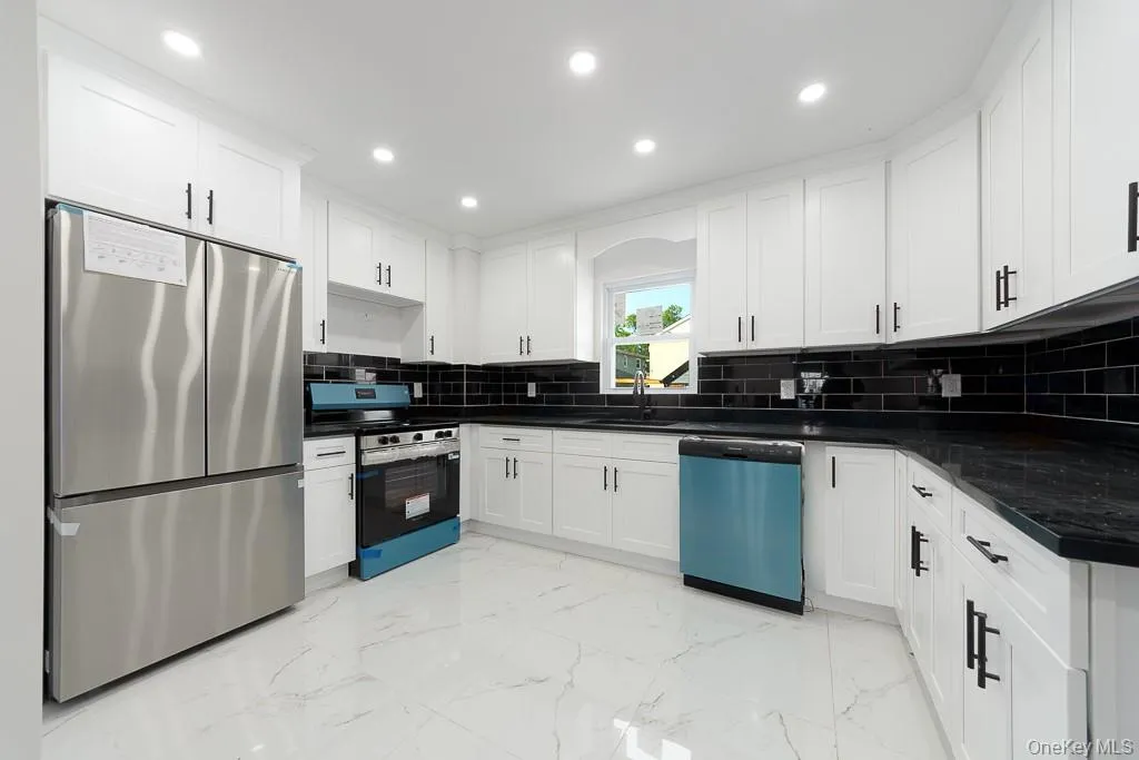 11640 141st Street, New York, NY, 3 Bedrooms Bedrooms, 6 Rooms Rooms,2 BathroomsBathrooms,Residential,For Rent,141st,0,1038880 11640 141st Street, New York, NY, 3 Bedrooms Bedrooms, 6 Rooms Rooms,2 BathroomsBathrooms,Residential,For Rent,141st,0,1038880