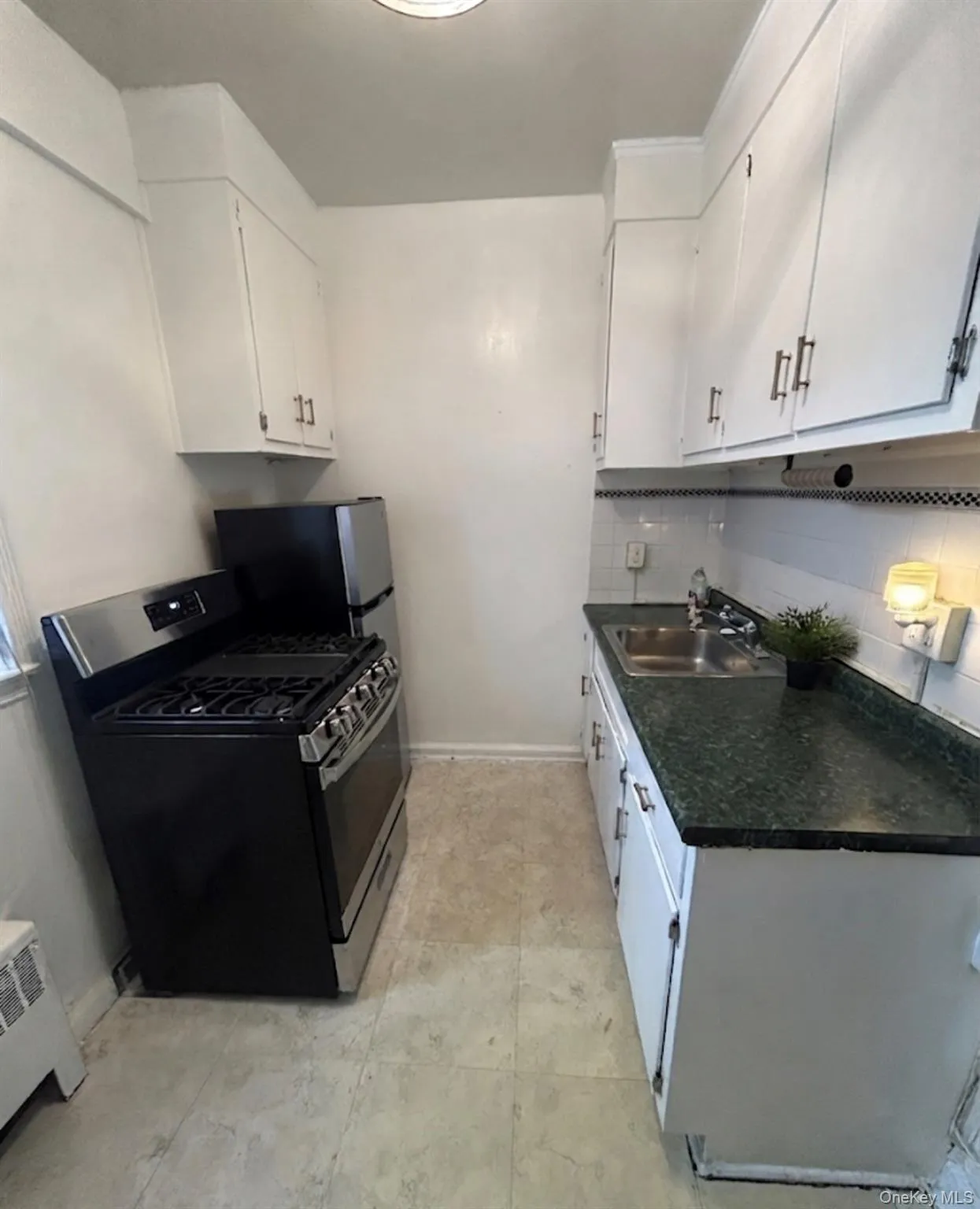 230 Pelham Road, New Rochelle, NY, 1 Bedroom Bedrooms, 3 Rooms Rooms,1 BathroomBathrooms,Residential Lease,For Rent,Pelham,0,1038901 230 Pelham Road, New Rochelle, NY, 1 Bedroom Bedrooms, 3 Rooms Rooms,1 BathroomBathrooms,Residential Lease,For Rent,Pelham,0,1038901
