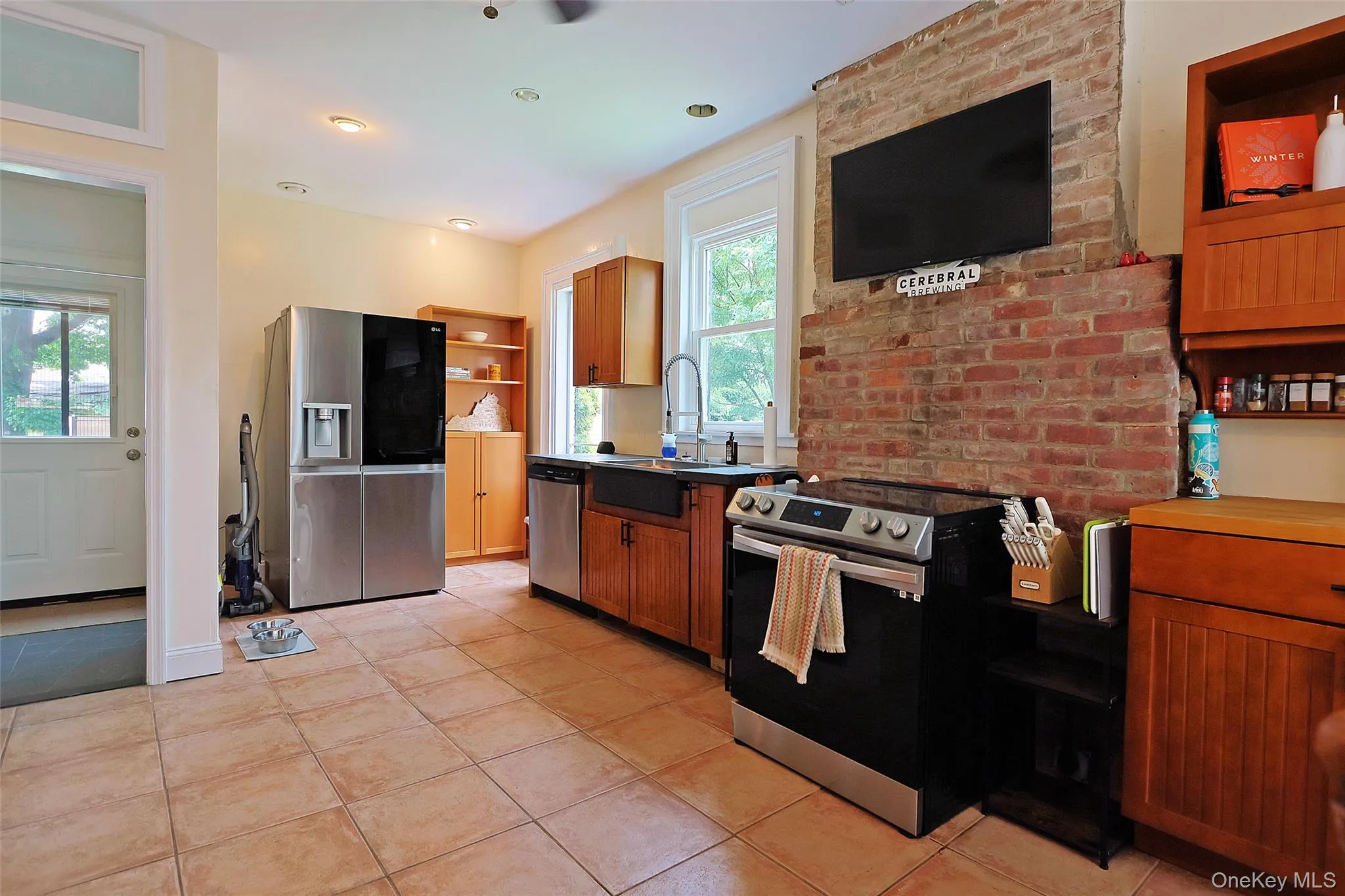 Kitchen w/door leading to rear deck & backyard Kitchen w/door leading to rear deck & backyard
