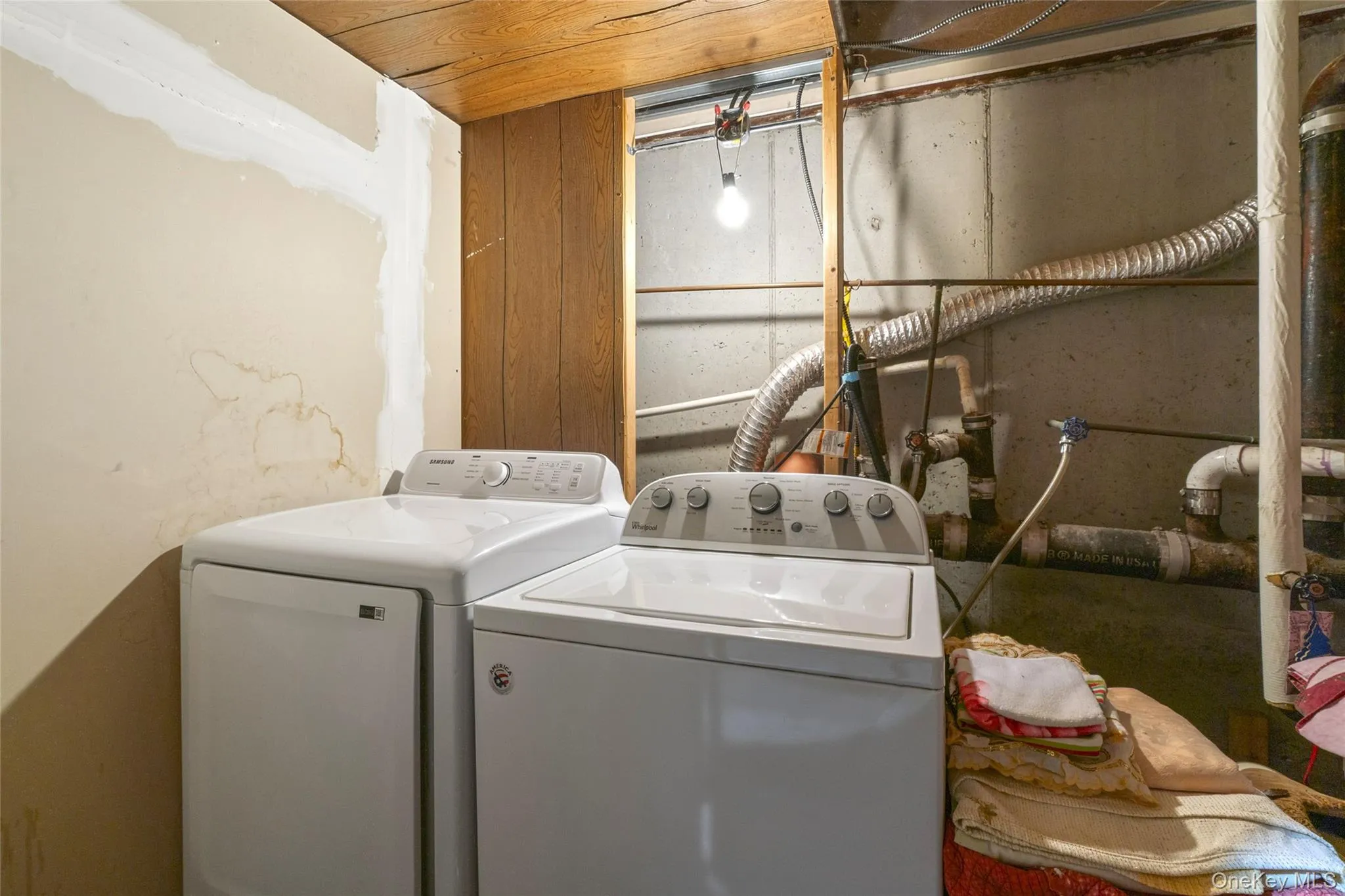Laundry area Laundry area