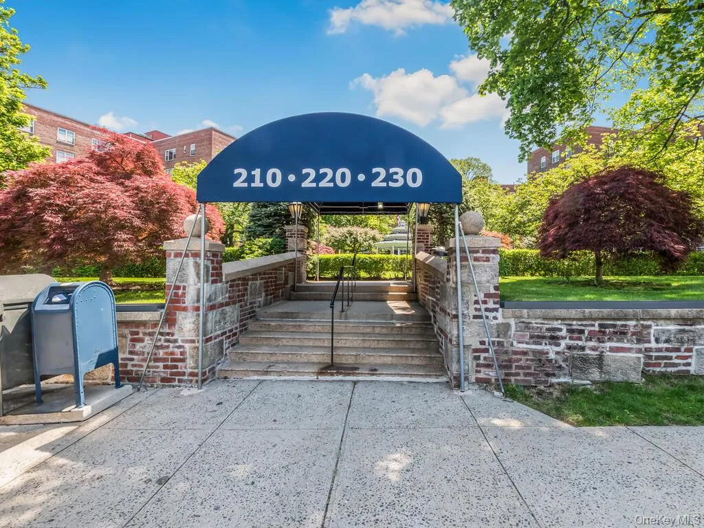 220 Pelham Road, New Rochelle, NY, 2 Bedrooms Bedrooms, 5 Rooms Rooms,1 BathroomBathrooms,Residential Lease,For Rent,Pelham,0,1038908 220 Pelham Road, New Rochelle, NY, 2 Bedrooms Bedrooms, 5 Rooms Rooms,1 BathroomBathrooms,Residential Lease,For Rent,Pelham,0,1038908