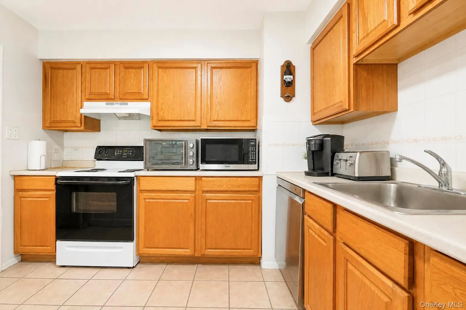 617 Granny Road, Brookhaven, NY, 3 Bedrooms Bedrooms, 7 Rooms Rooms,2 BathroomsBathrooms,Residential,For Rent,Granny,0,1038914 617 Granny Road, Brookhaven, NY, 3 Bedrooms Bedrooms, 7 Rooms Rooms,2 BathroomsBathrooms,Residential,For Rent,Granny,0,1038914
