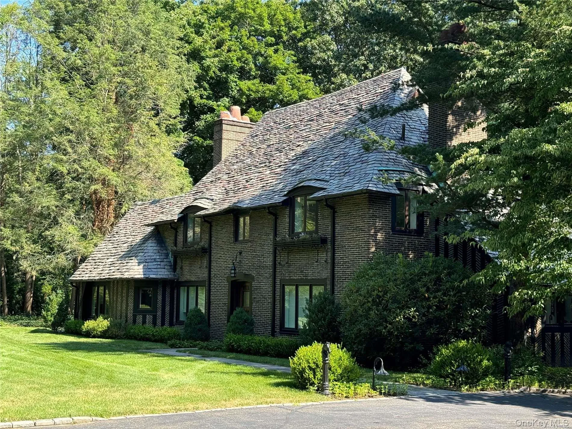 8 Valley Road Road, Oyster Bay, NY, 4 Bedrooms Bedrooms, 9 Rooms Rooms,3 BathroomsBathrooms,Residential Lease,For Rent,Valley Road,0,1038915 8 Valley Road Road, Oyster Bay, NY, 4 Bedrooms Bedrooms, 9 Rooms Rooms,3 BathroomsBathrooms,Residential Lease,For Rent,Valley Road,0,1038915