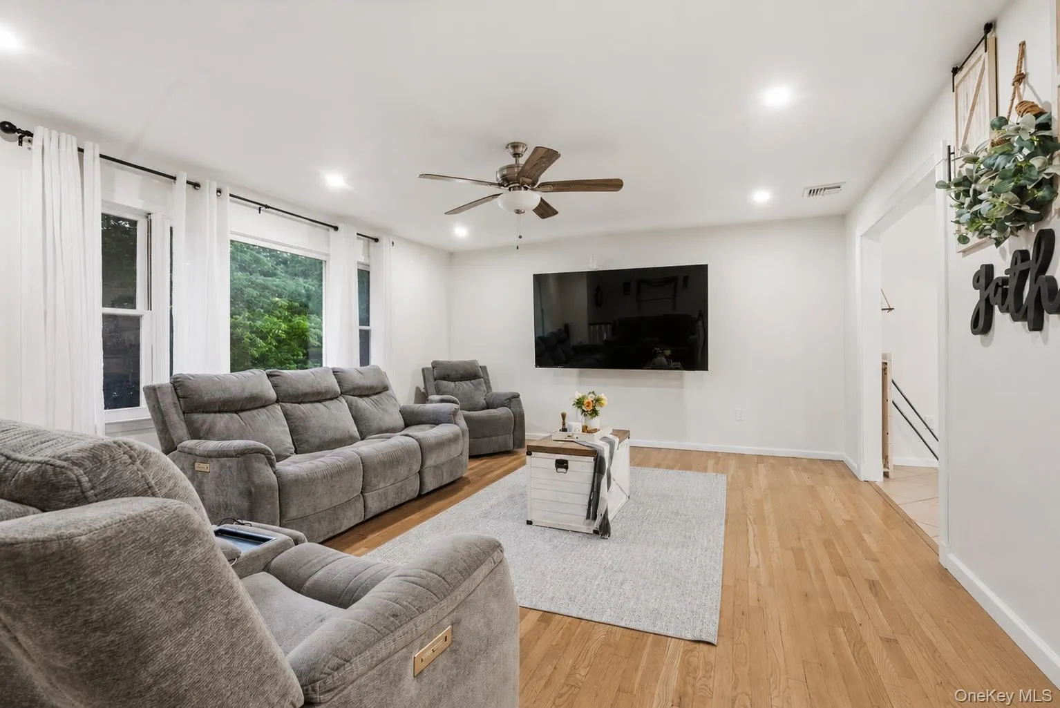 15 Guernsey Drive, New Windsor, NY, 4 Bedrooms Bedrooms, 9 Rooms Rooms,2 BathroomsBathrooms,Residential,For Rent,Guernsey,0,1038925 15 Guernsey Drive, New Windsor, NY, 4 Bedrooms Bedrooms, 9 Rooms Rooms,2 BathroomsBathrooms,Residential,For Rent,Guernsey,0,1038925