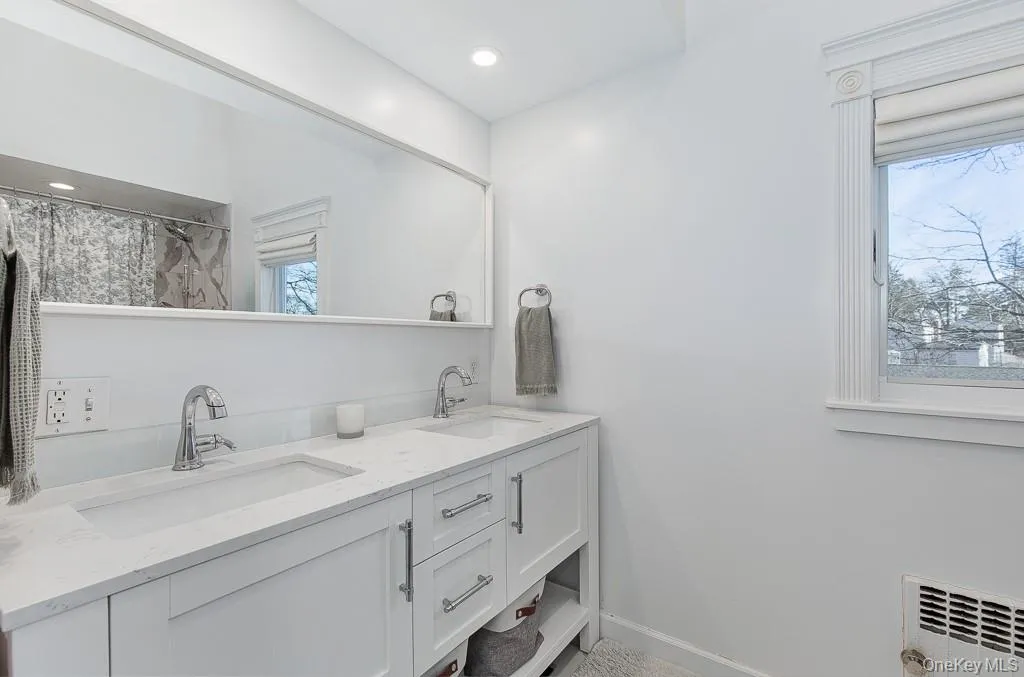 25 Roxbury Road, Greenburgh, NY, 4 Bedrooms Bedrooms, 8 Rooms Rooms,3 BathroomsBathrooms,Residential Lease,For Rent,Roxbury,0,1038932 25 Roxbury Road, Greenburgh, NY, 4 Bedrooms Bedrooms, 8 Rooms Rooms,3 BathroomsBathrooms,Residential Lease,For Rent,Roxbury,0,1038932