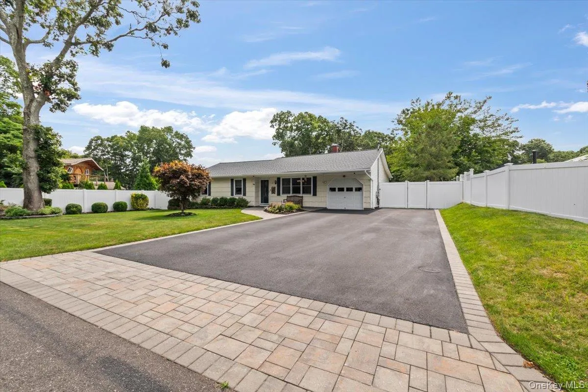 84 Stratler Drive, Brookhaven, NY, 4 Bedrooms Bedrooms, 7 Rooms Rooms,2 BathroomsBathrooms,Residential,For Rent,Stratler,0,1038933 84 Stratler Drive, Brookhaven, NY, 4 Bedrooms Bedrooms, 7 Rooms Rooms,2 BathroomsBathrooms,Residential,For Rent,Stratler,0,1038933