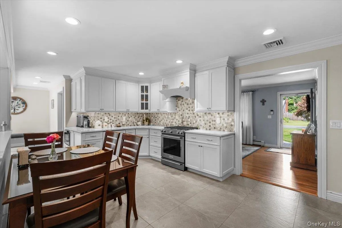 84 Stratler Drive, Brookhaven, NY, 4 Bedrooms Bedrooms, 7 Rooms Rooms,2 BathroomsBathrooms,Residential,For Rent,Stratler,0,1038933 84 Stratler Drive, Brookhaven, NY, 4 Bedrooms Bedrooms, 7 Rooms Rooms,2 BathroomsBathrooms,Residential,For Rent,Stratler,0,1038933