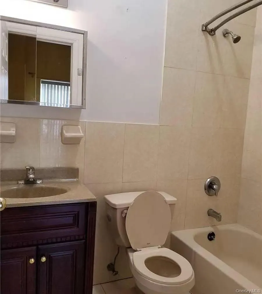 71-74 161st Street, New York, NY, 3 Bedrooms Bedrooms, 7 Rooms Rooms,2 BathroomsBathrooms,Residential Lease,For Rent,161st,0,1038934 71-74 161st Street, New York, NY, 3 Bedrooms Bedrooms, 7 Rooms Rooms,2 BathroomsBathrooms,Residential Lease,For Rent,161st,0,1038934