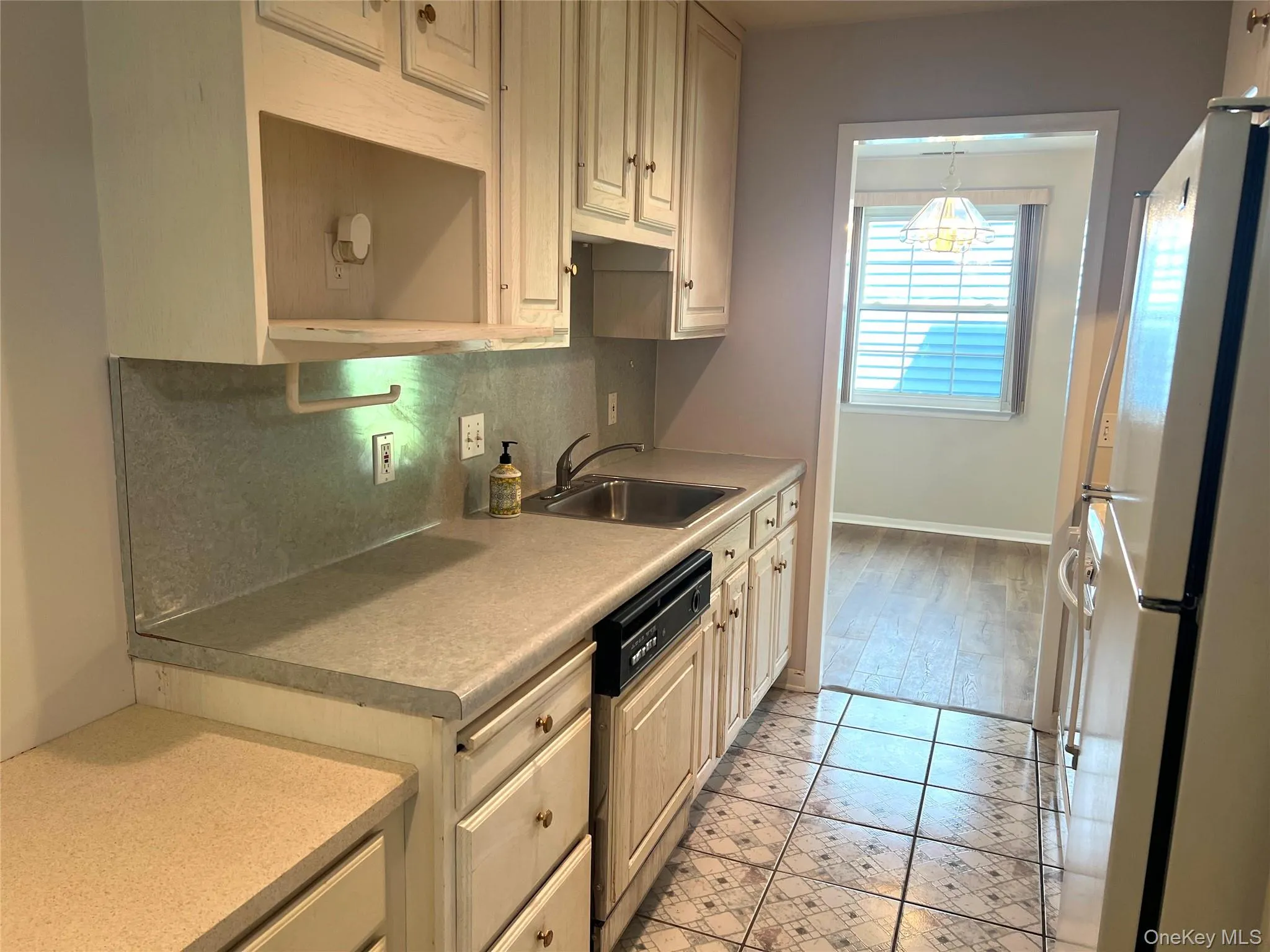 Kitchen with tile floor Kitchen with tile floor