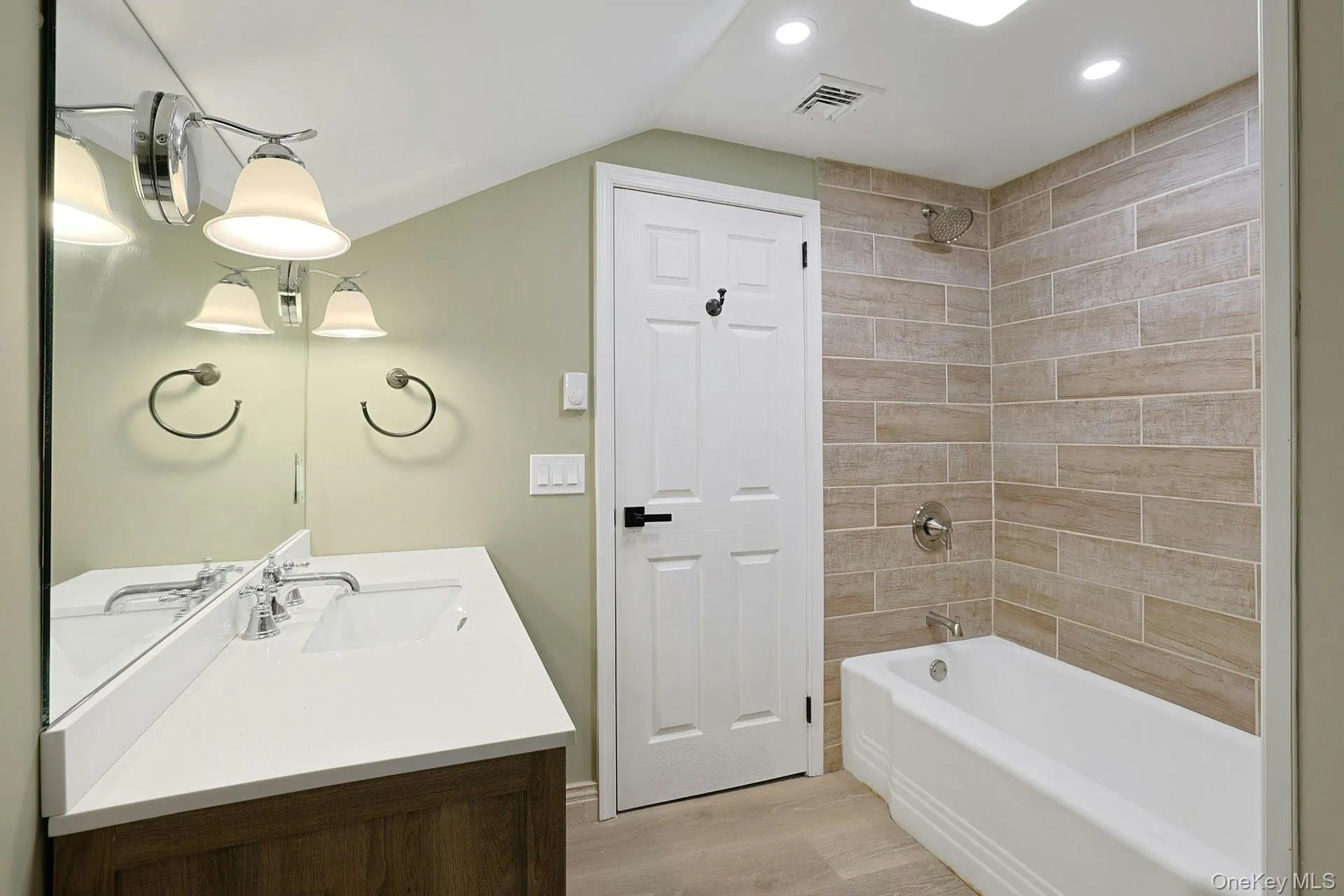 556 Babbling Brook Lane, Clarkstown, NY, 4 Bedrooms Bedrooms, 8 Rooms Rooms,3 BathroomsBathrooms,Residential,For Rent,Babbling Brook,0,1038946 556 Babbling Brook Lane, Clarkstown, NY, 4 Bedrooms Bedrooms, 8 Rooms Rooms,3 BathroomsBathrooms,Residential,For Rent,Babbling Brook,0,1038946