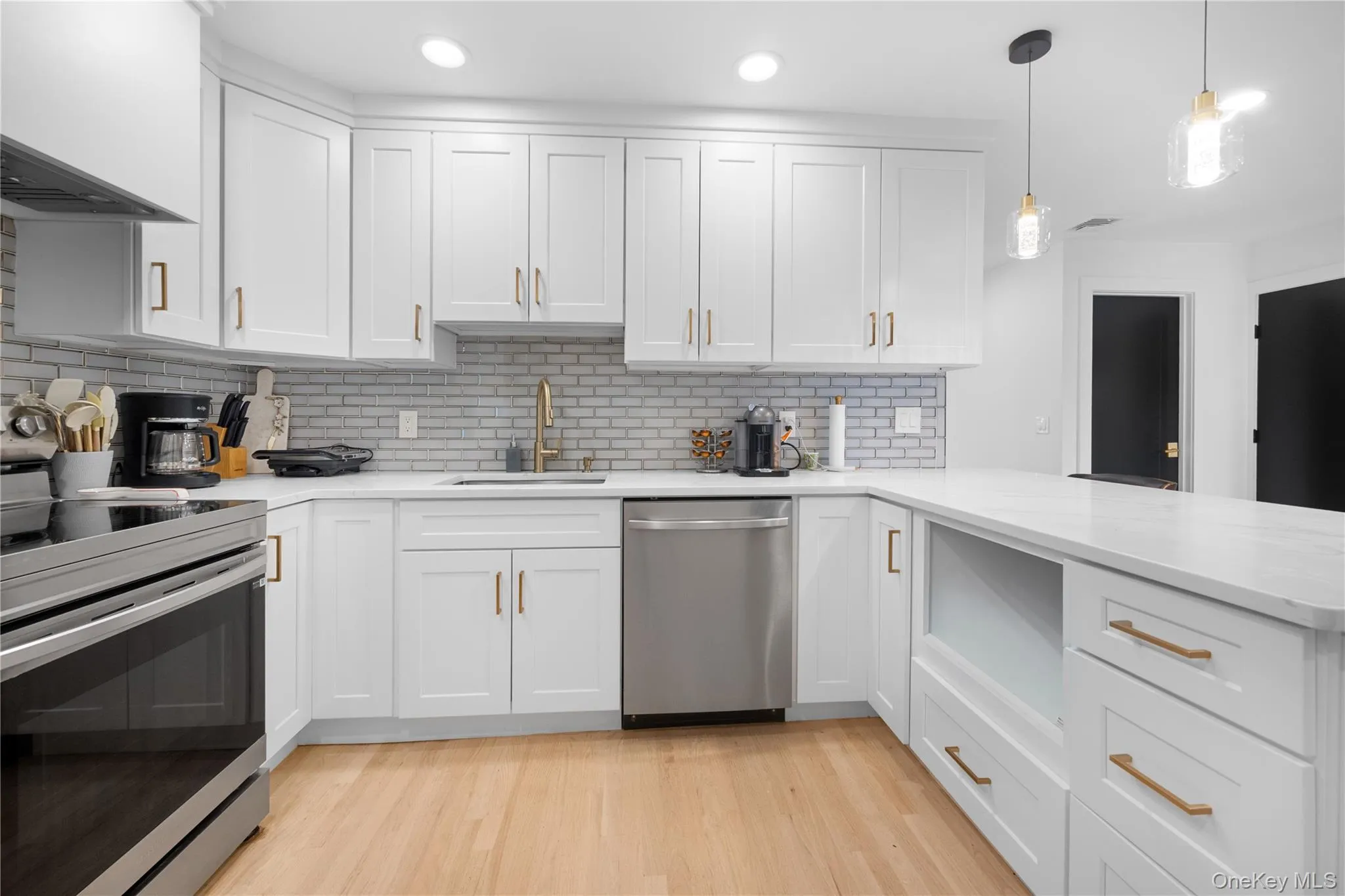 7 Tyrconnell Avenue, Oyster Bay, NY, 4 Bedrooms Bedrooms, 6 Rooms Rooms,2 BathroomsBathrooms,Residential,For Rent,Tyrconnell,0,1038950 7 Tyrconnell Avenue, Oyster Bay, NY, 4 Bedrooms Bedrooms, 6 Rooms Rooms,2 BathroomsBathrooms,Residential,For Rent,Tyrconnell,0,1038950