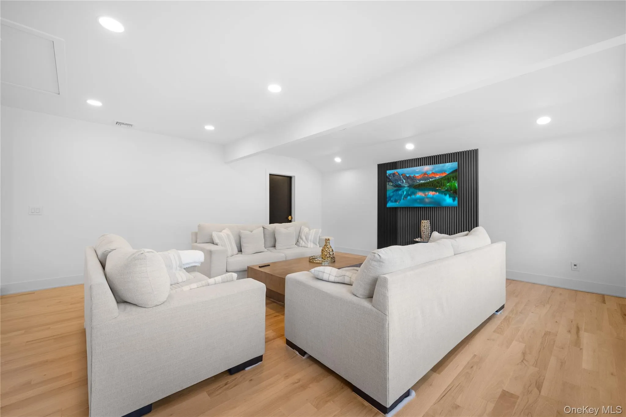 7 Tyrconnell Avenue, Oyster Bay, NY, 4 Bedrooms Bedrooms, 6 Rooms Rooms,2 BathroomsBathrooms,Residential,For Rent,Tyrconnell,0,1038950 7 Tyrconnell Avenue, Oyster Bay, NY, 4 Bedrooms Bedrooms, 6 Rooms Rooms,2 BathroomsBathrooms,Residential,For Rent,Tyrconnell,0,1038950