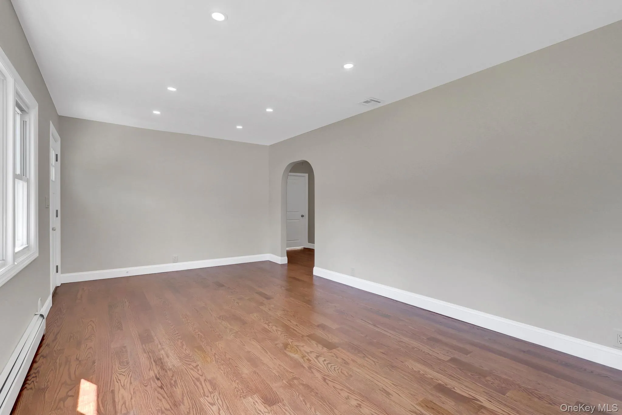 71 Valentine Avenue, Glen Cove, NY, 2 Bedrooms Bedrooms, 5 Rooms Rooms,1 BathroomBathrooms,Residential,For Rent,Valentine,0,1038951 71 Valentine Avenue, Glen Cove, NY, 2 Bedrooms Bedrooms, 5 Rooms Rooms,1 BathroomBathrooms,Residential,For Rent,Valentine,0,1038951