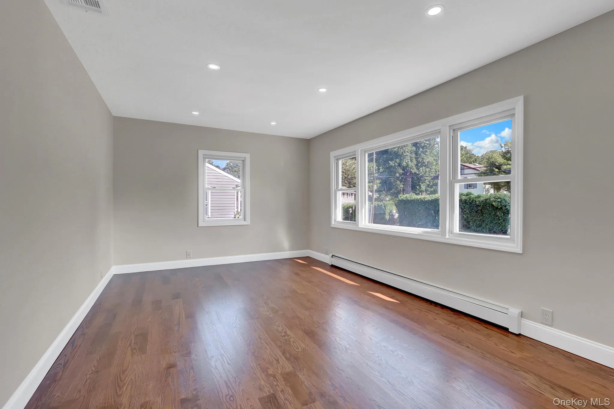 71 Valentine Avenue, Glen Cove, NY, 2 Bedrooms Bedrooms, 5 Rooms Rooms,1 BathroomBathrooms,Residential,For Rent,Valentine,0,1038951 71 Valentine Avenue, Glen Cove, NY, 2 Bedrooms Bedrooms, 5 Rooms Rooms,1 BathroomBathrooms,Residential,For Rent,Valentine,0,1038951
