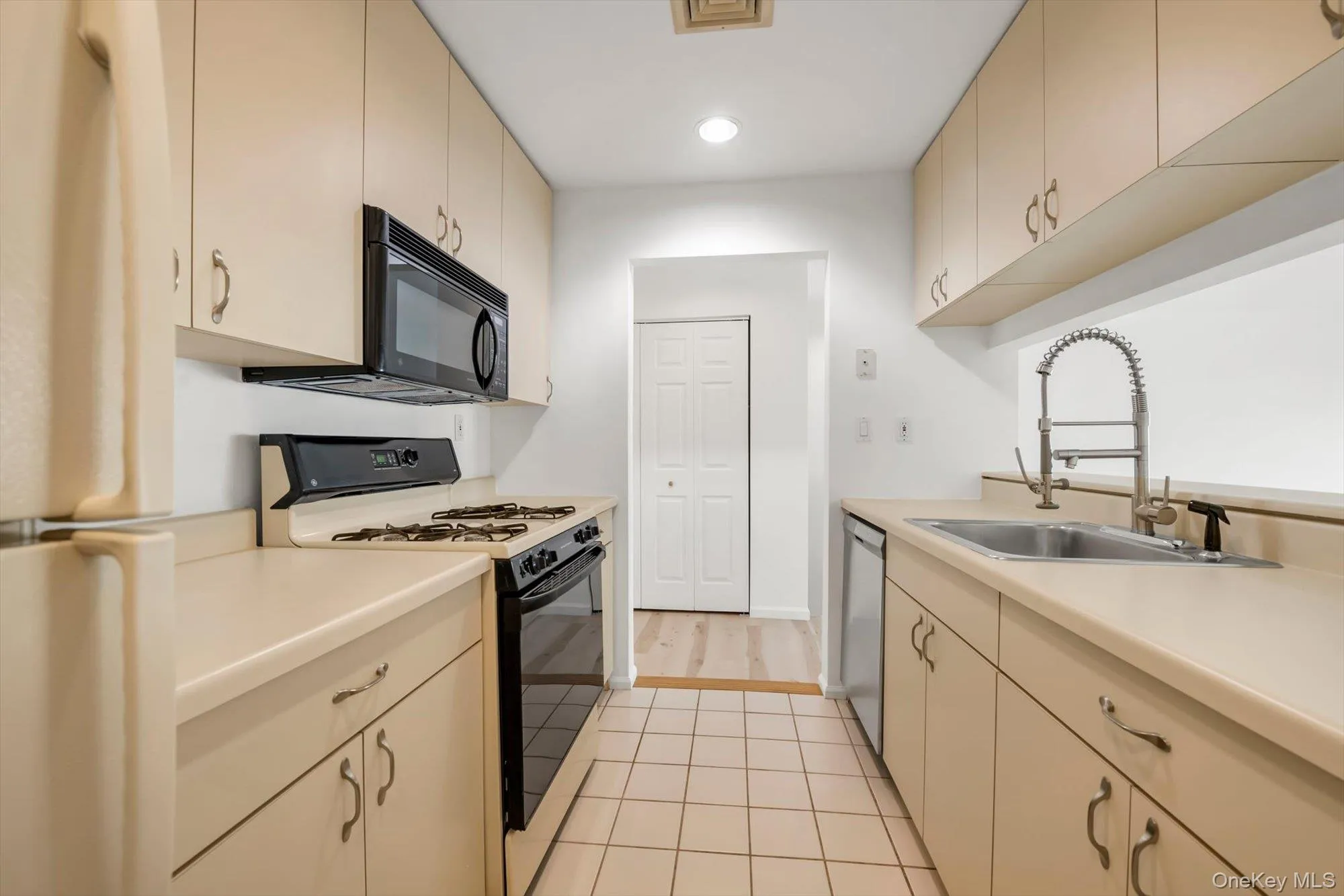 242-07A Oak Park Drive, New York, NY, 2 Bedrooms Bedrooms, 6 Rooms Rooms,2 BathroomsBathrooms,Residential,For Rent,Oak Park,0,1038967 242-07A Oak Park Drive, New York, NY, 2 Bedrooms Bedrooms, 6 Rooms Rooms,2 BathroomsBathrooms,Residential,For Rent,Oak Park,0,1038967