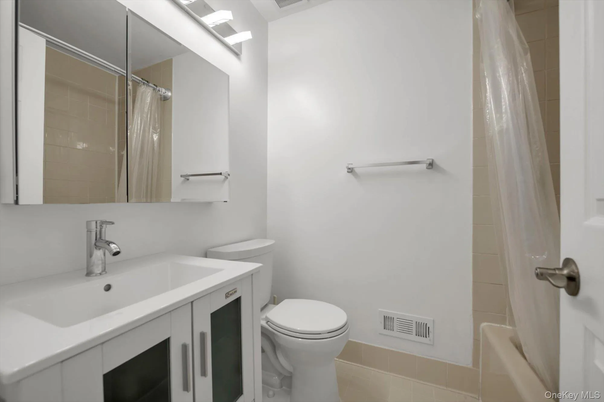 242-07A Oak Park Drive, New York, NY, 2 Bedrooms Bedrooms, 6 Rooms Rooms,2 BathroomsBathrooms,Residential,For Rent,Oak Park,0,1038967 242-07A Oak Park Drive, New York, NY, 2 Bedrooms Bedrooms, 6 Rooms Rooms,2 BathroomsBathrooms,Residential,For Rent,Oak Park,0,1038967