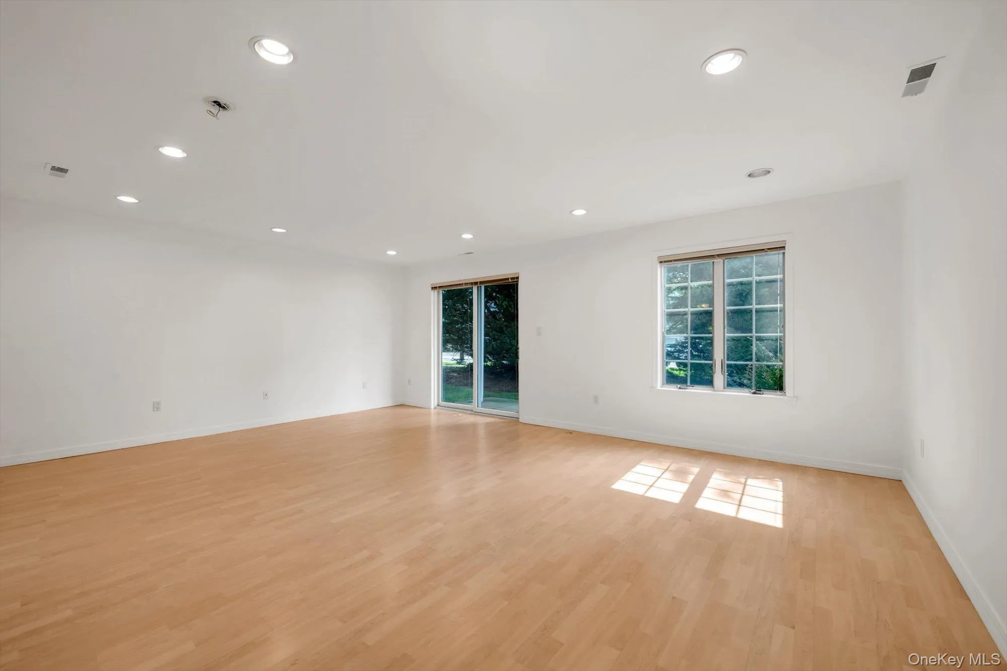 242-07A Oak Park Drive, New York, NY, 2 Bedrooms Bedrooms, 6 Rooms Rooms,2 BathroomsBathrooms,Residential,For Rent,Oak Park,0,1038967 242-07A Oak Park Drive, New York, NY, 2 Bedrooms Bedrooms, 6 Rooms Rooms,2 BathroomsBathrooms,Residential,For Rent,Oak Park,0,1038967