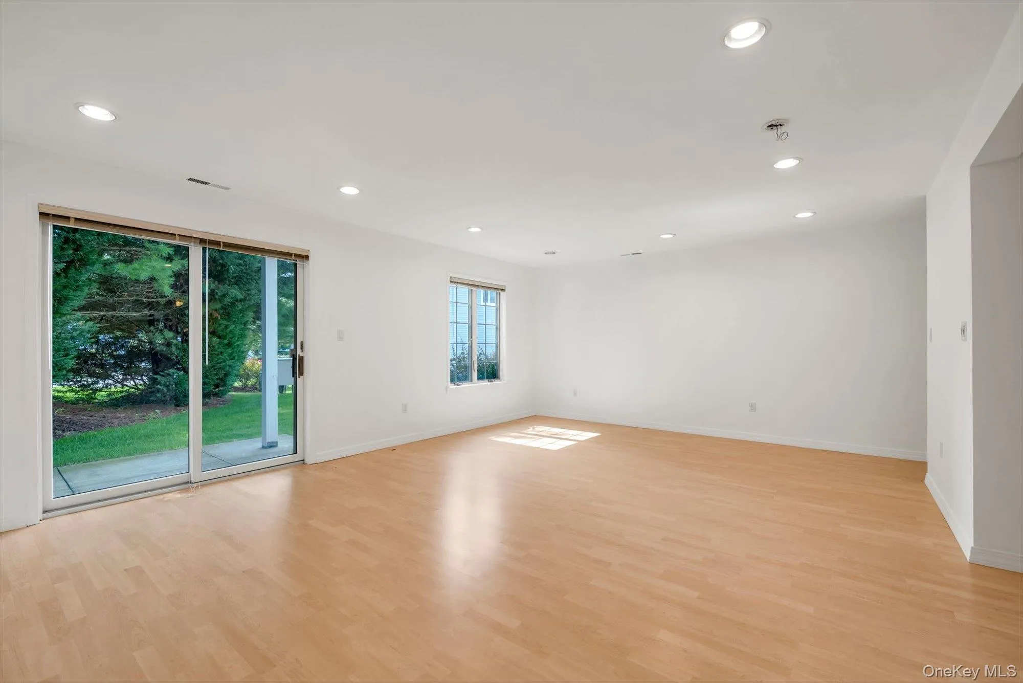 242-07A Oak Park Drive, New York, NY, 2 Bedrooms Bedrooms, 6 Rooms Rooms,2 BathroomsBathrooms,Residential,For Rent,Oak Park,0,1038967 242-07A Oak Park Drive, New York, NY, 2 Bedrooms Bedrooms, 6 Rooms Rooms,2 BathroomsBathrooms,Residential,For Rent,Oak Park,0,1038967