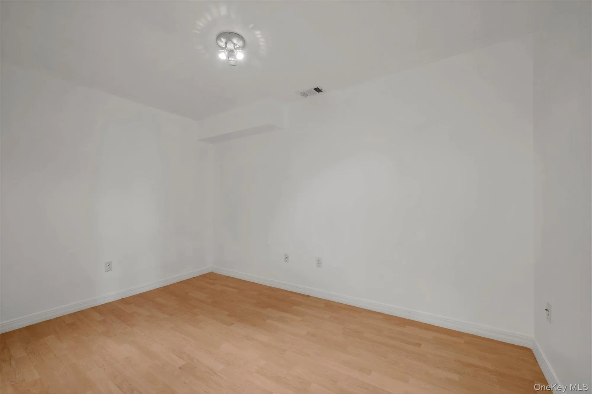 242-07A Oak Park Drive, New York, NY, 2 Bedrooms Bedrooms, 6 Rooms Rooms,2 BathroomsBathrooms,Residential,For Rent,Oak Park,0,1038967 242-07A Oak Park Drive, New York, NY, 2 Bedrooms Bedrooms, 6 Rooms Rooms,2 BathroomsBathrooms,Residential,For Rent,Oak Park,0,1038967