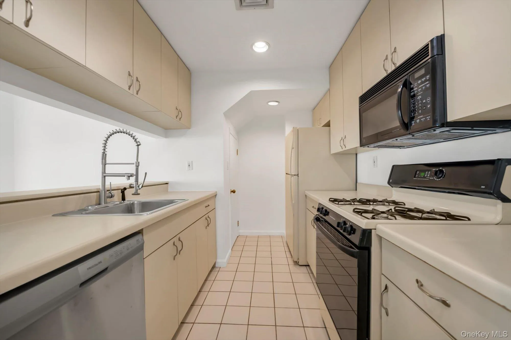 242-07A Oak Park Drive, New York, NY, 2 Bedrooms Bedrooms, 6 Rooms Rooms,2 BathroomsBathrooms,Residential,For Rent,Oak Park,0,1038967 242-07A Oak Park Drive, New York, NY, 2 Bedrooms Bedrooms, 6 Rooms Rooms,2 BathroomsBathrooms,Residential,For Rent,Oak Park,0,1038967
