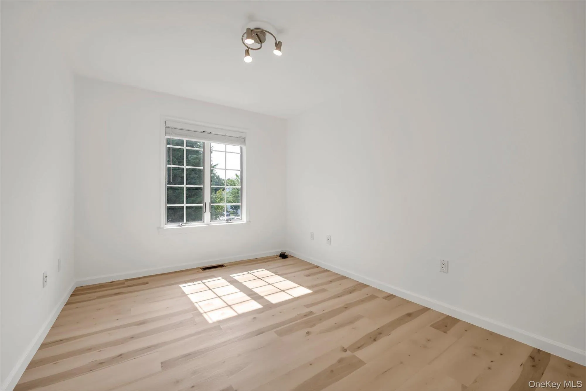 242-07A Oak Park Drive, New York, NY, 2 Bedrooms Bedrooms, 6 Rooms Rooms,2 BathroomsBathrooms,Residential,For Rent,Oak Park,0,1038967 242-07A Oak Park Drive, New York, NY, 2 Bedrooms Bedrooms, 6 Rooms Rooms,2 BathroomsBathrooms,Residential,For Rent,Oak Park,0,1038967