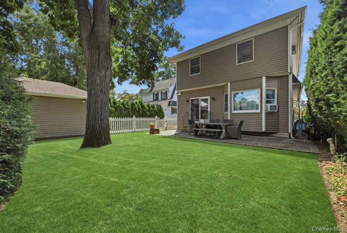 53 Larch Avenue, Hempstead, NY, 5 Bedrooms Bedrooms, 10 Rooms Rooms,1 BathroomBathrooms,Residential,For Rent,Larch,0,1038973 53 Larch Avenue, Hempstead, NY, 5 Bedrooms Bedrooms, 10 Rooms Rooms,1 BathroomBathrooms,Residential,For Rent,Larch,0,1038973