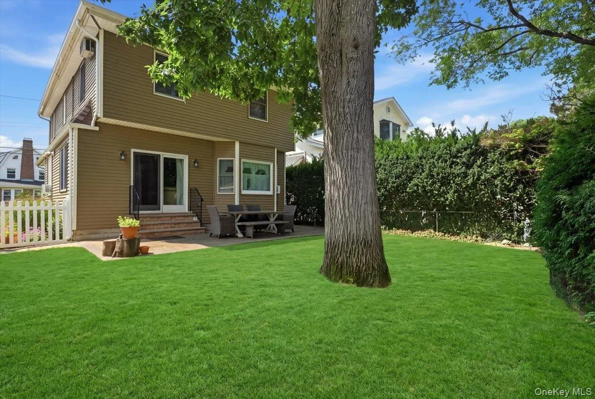53 Larch Avenue, Hempstead, NY, 5 Bedrooms Bedrooms, 10 Rooms Rooms,1 BathroomBathrooms,Residential,For Rent,Larch,0,1038973 53 Larch Avenue, Hempstead, NY, 5 Bedrooms Bedrooms, 10 Rooms Rooms,1 BathroomBathrooms,Residential,For Rent,Larch,0,1038973