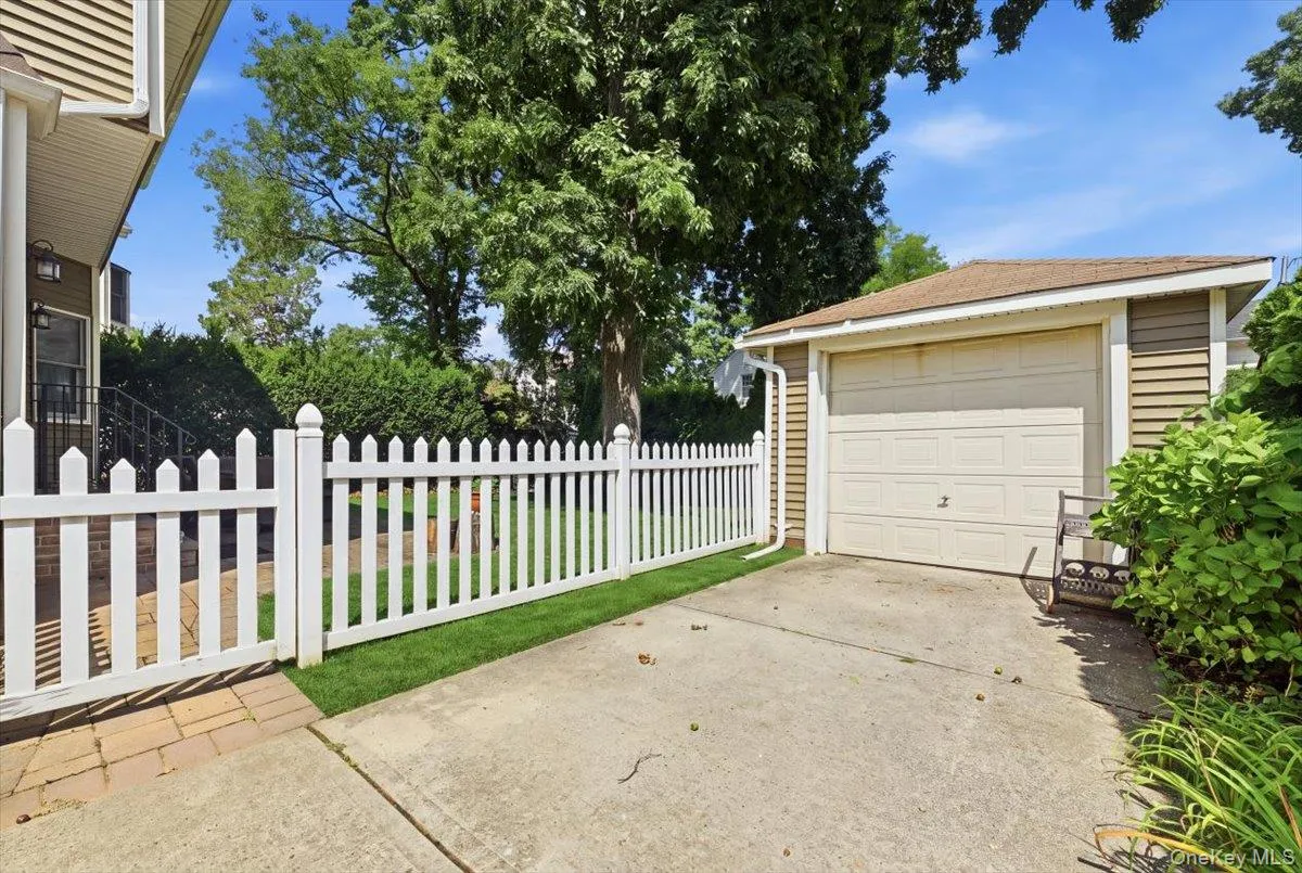 53 Larch Avenue, Hempstead, NY, 5 Bedrooms Bedrooms, 10 Rooms Rooms,1 BathroomBathrooms,Residential,For Rent,Larch,0,1038973 53 Larch Avenue, Hempstead, NY, 5 Bedrooms Bedrooms, 10 Rooms Rooms,1 BathroomBathrooms,Residential,For Rent,Larch,0,1038973