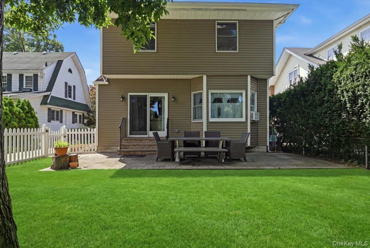 53 Larch Avenue, Hempstead, NY, 5 Bedrooms Bedrooms, 10 Rooms Rooms,1 BathroomBathrooms,Residential,For Rent,Larch,0,1038973 53 Larch Avenue, Hempstead, NY, 5 Bedrooms Bedrooms, 10 Rooms Rooms,1 BathroomBathrooms,Residential,For Rent,Larch,0,1038973